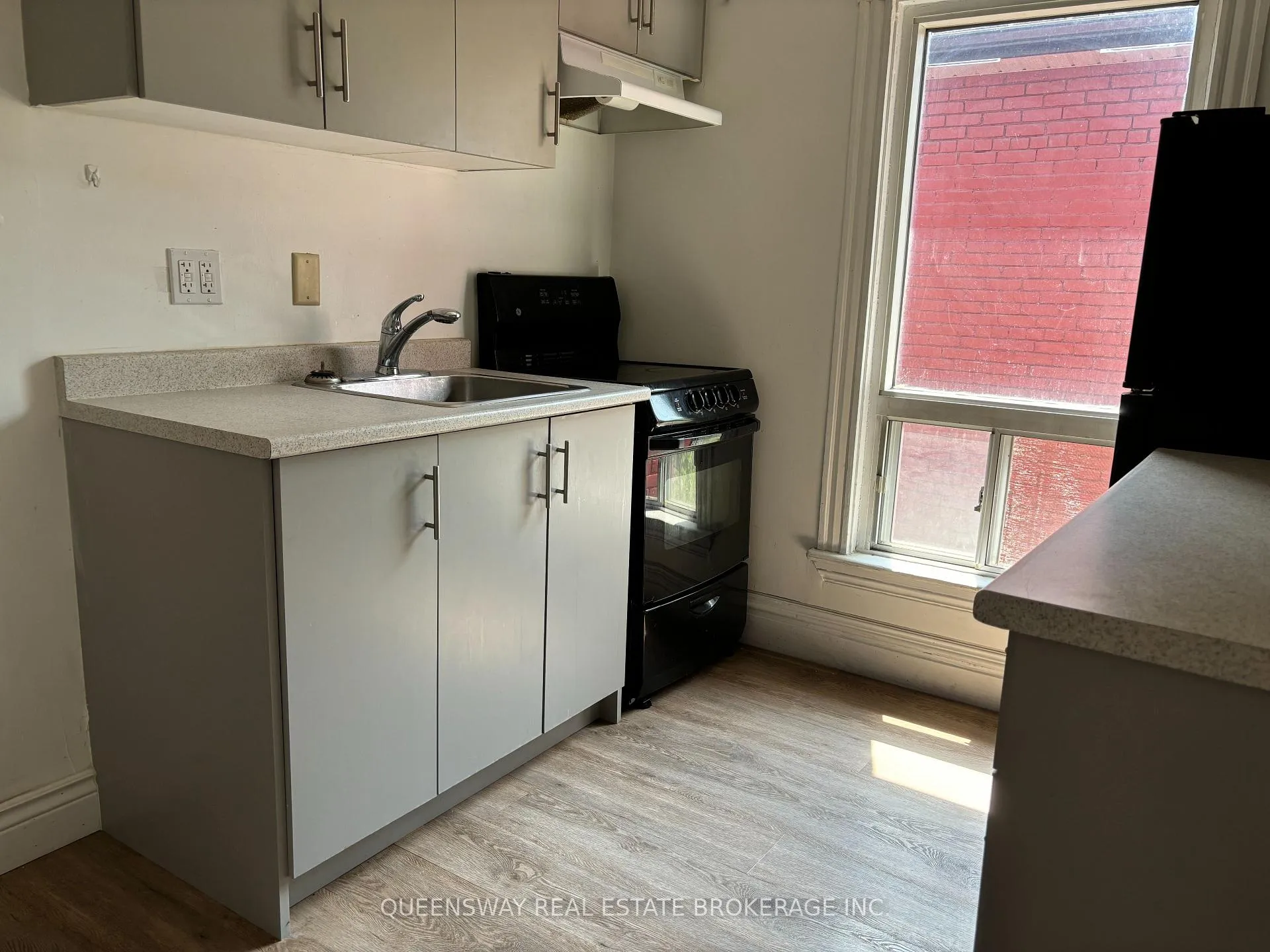 Photo 5 of 21 Kinrade Avenue, Hamilton, Gibson — HOMEH