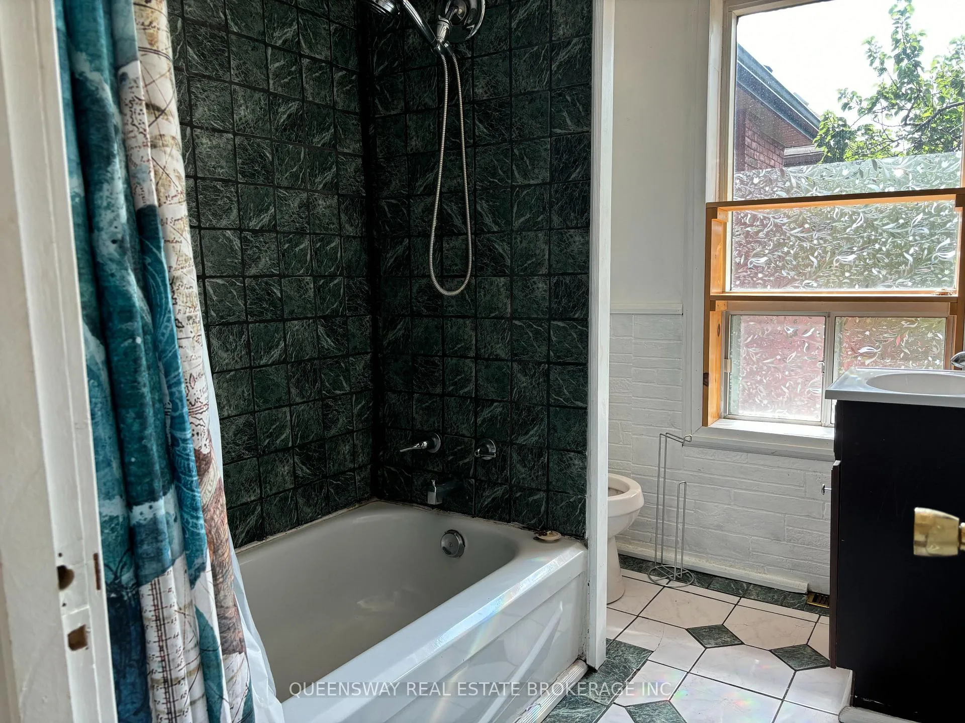 Photo 22 of 21 Kinrade Avenue, Hamilton, Gibson — HOMEH