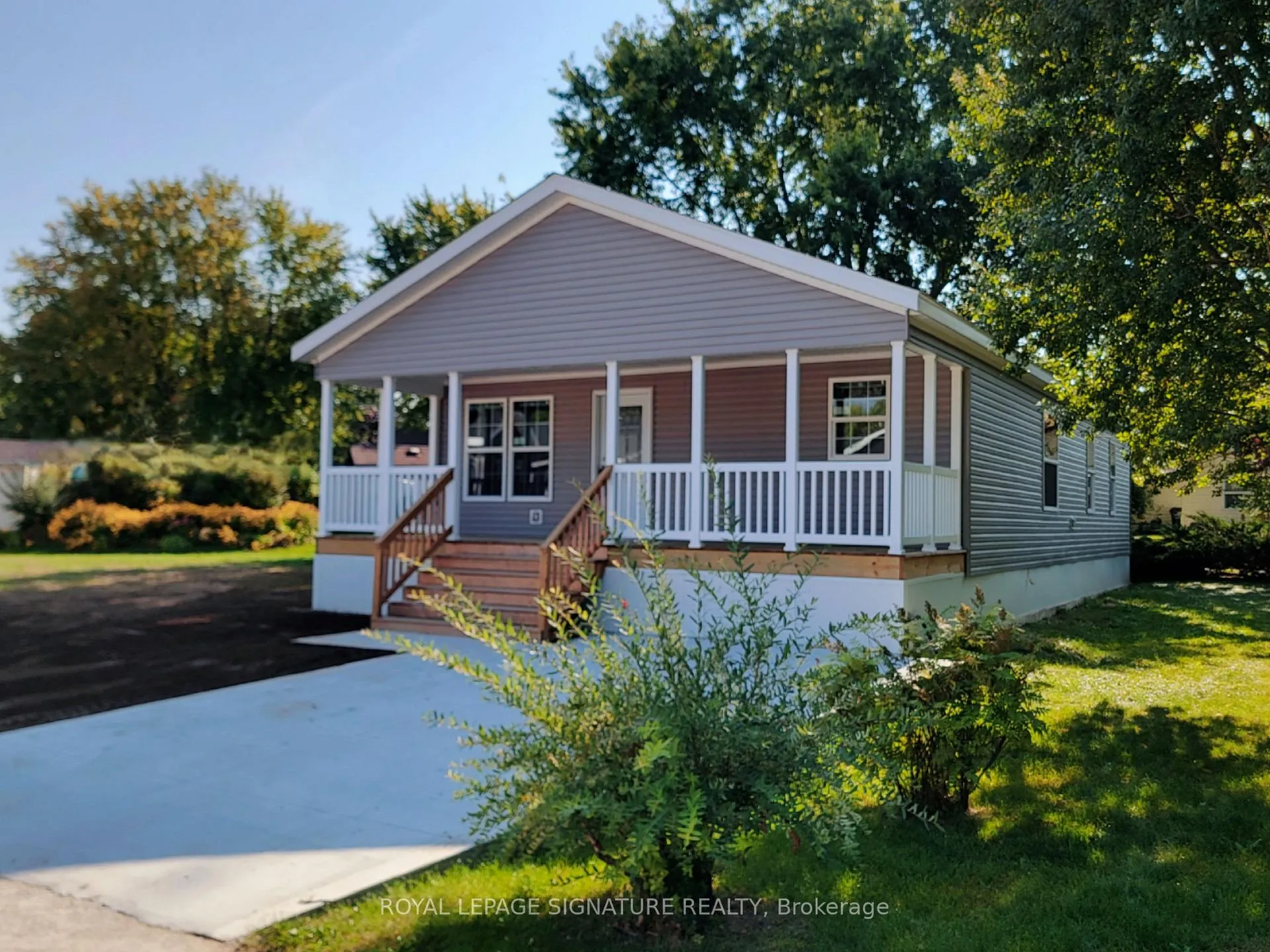 Photo 2 of 20 Briar Wood Place, Innisfil, Rural Innisfil — HOMEH