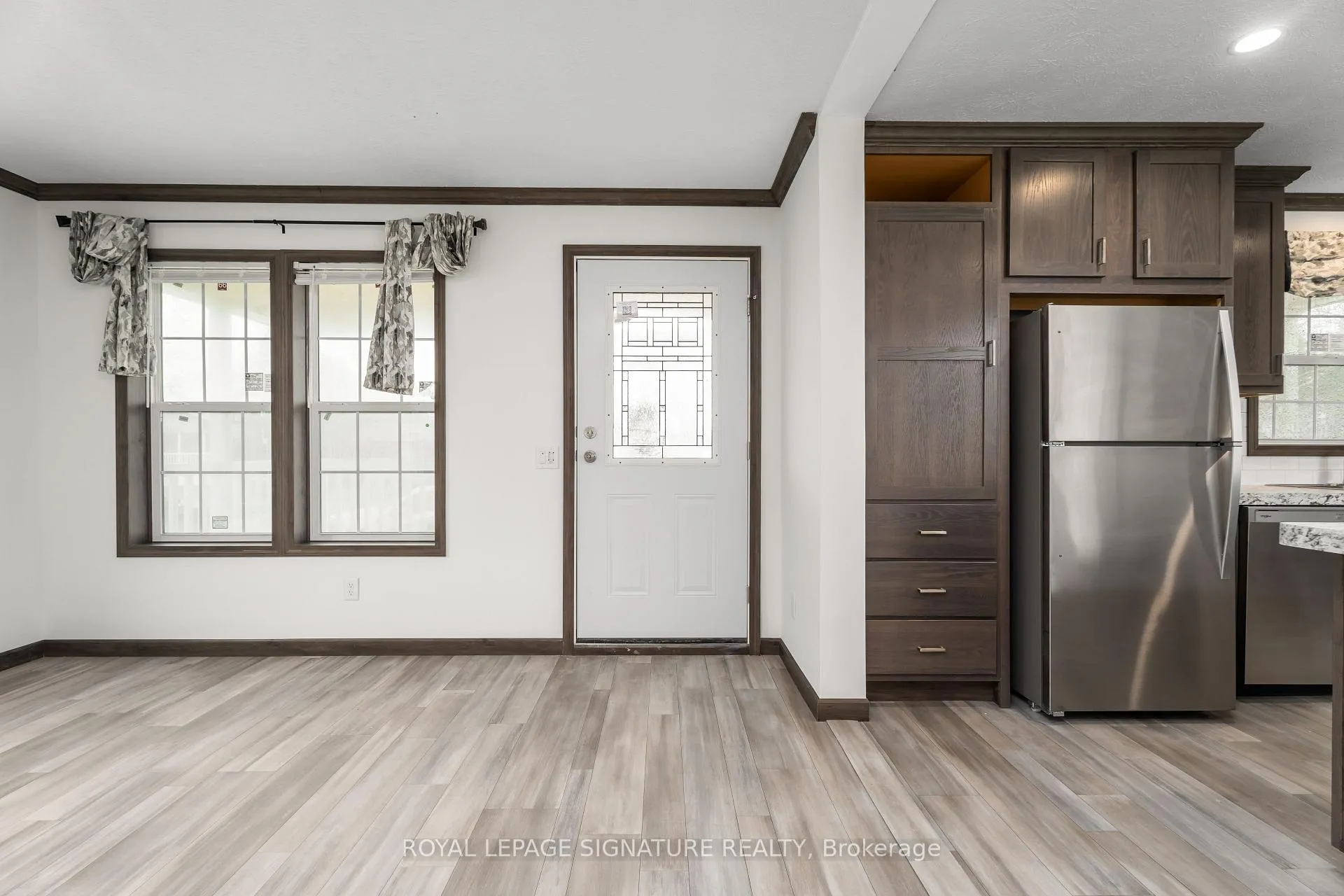 Photo 5 of 20 Briar Wood Place, Innisfil, Rural Innisfil — HOMEH