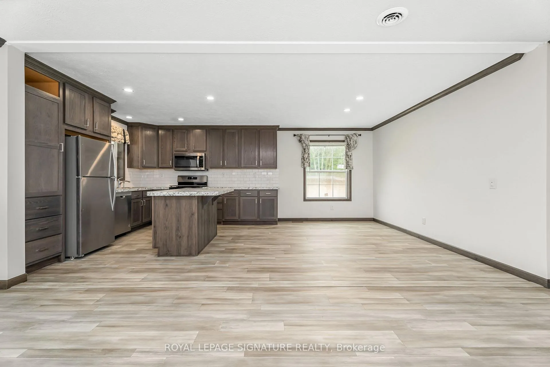 Photo 11 of 20 Briar Wood Place, Innisfil, Rural Innisfil — HOMEH