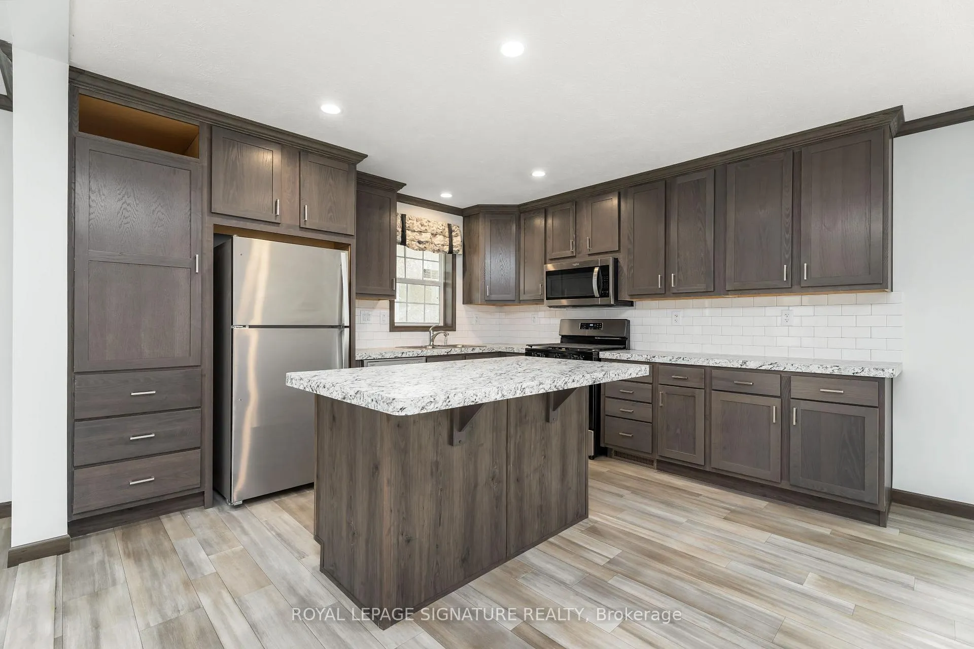 Photo 13 of 20 Briar Wood Place, Innisfil, Rural Innisfil — HOMEH