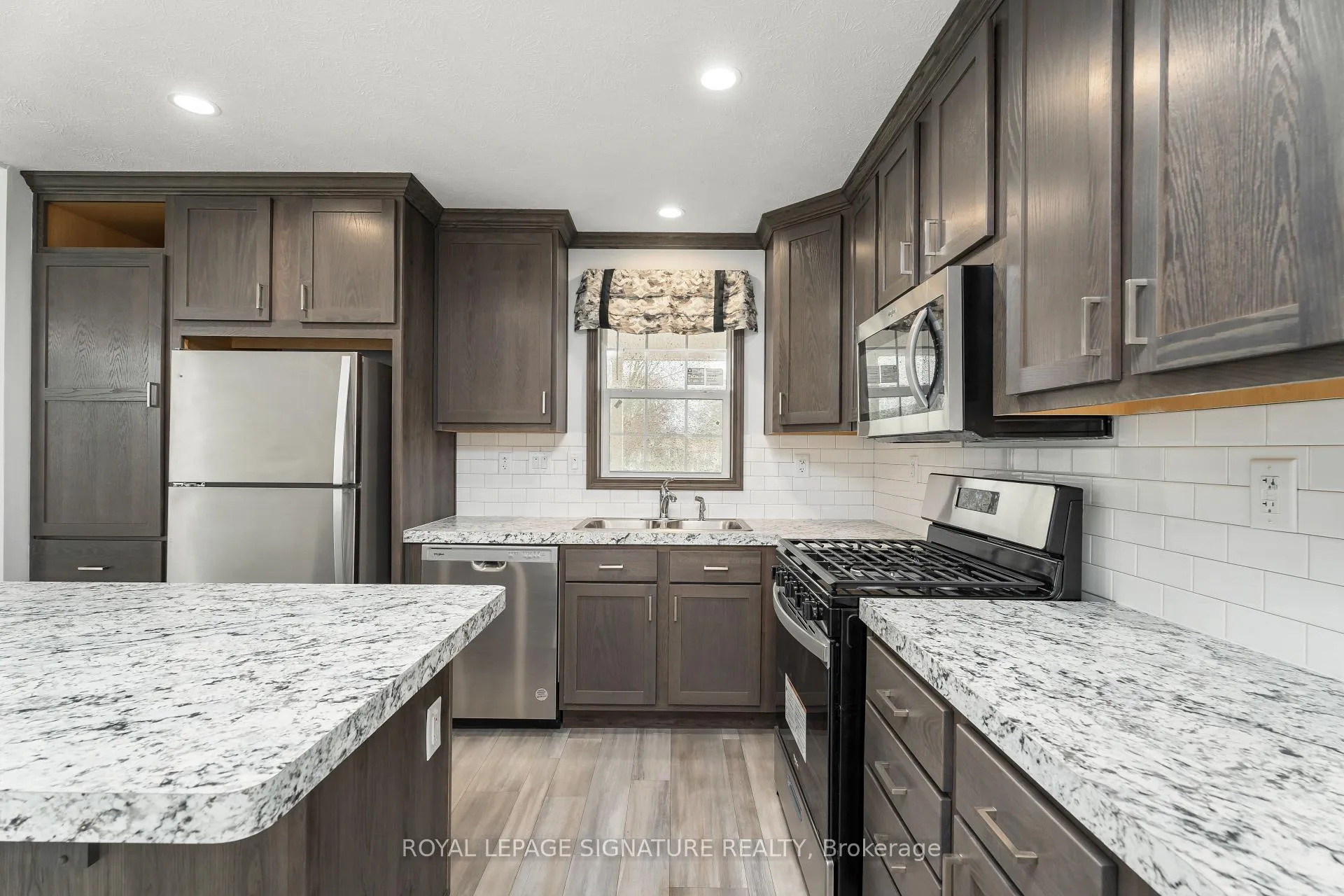 Photo 15 of 20 Briar Wood Place, Innisfil, Rural Innisfil — HOMEH
