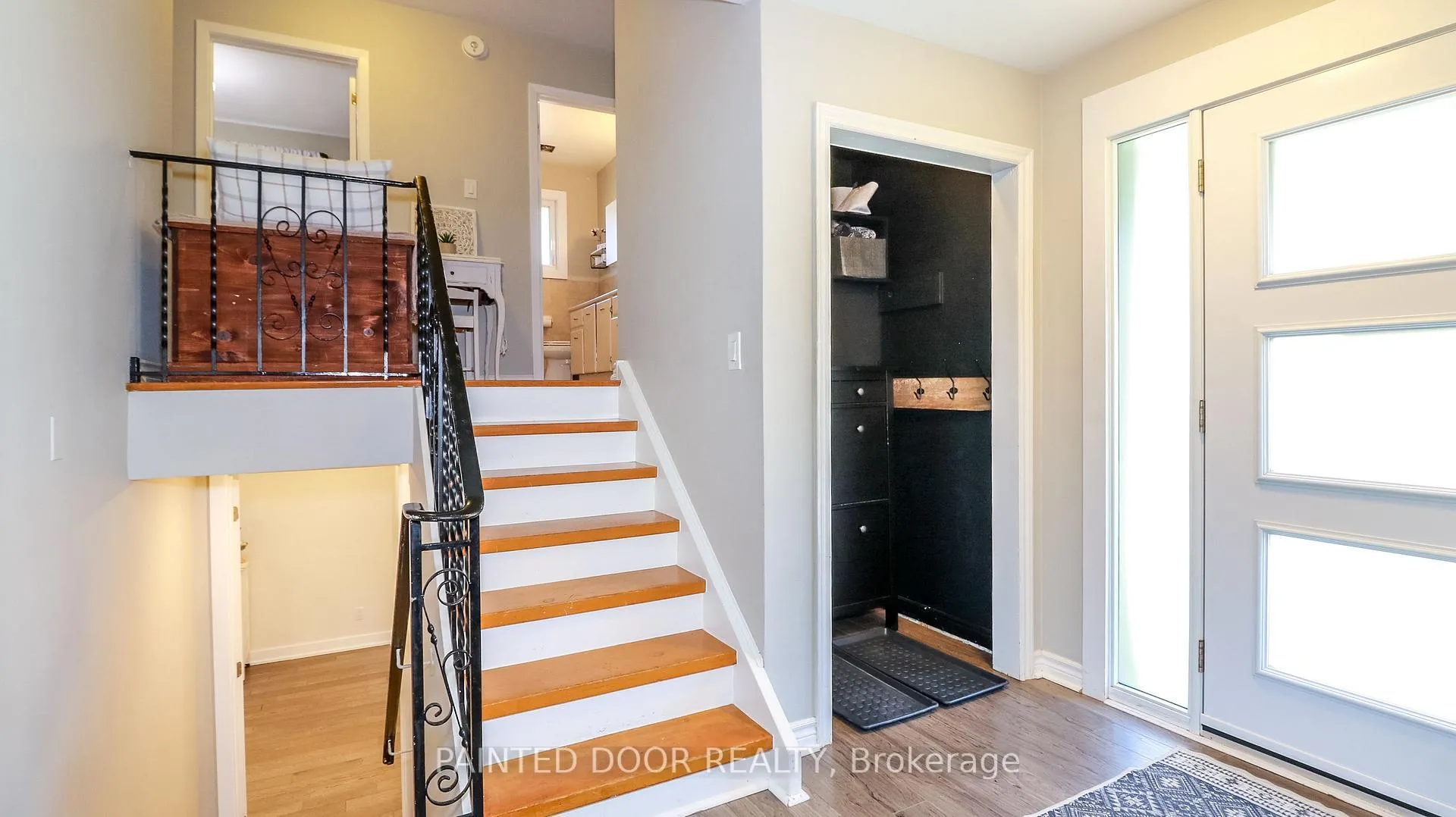 Photo 3 of 27 Highcroft Road, Barrie, Allandale Heights — HOMEH