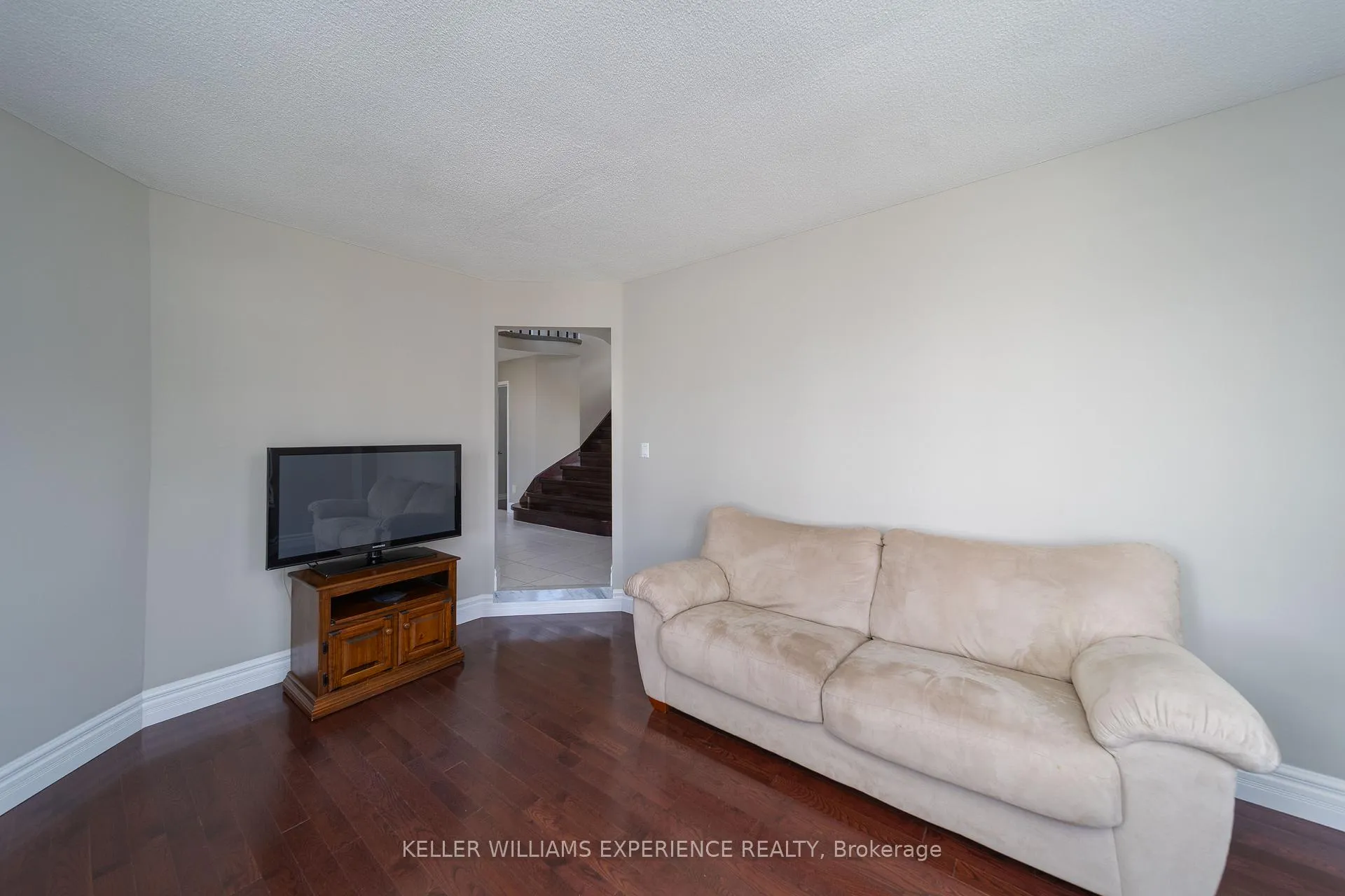 Photo 4 of 175 Hanmer Street W, Barrie, West Bayfield — HOMEH