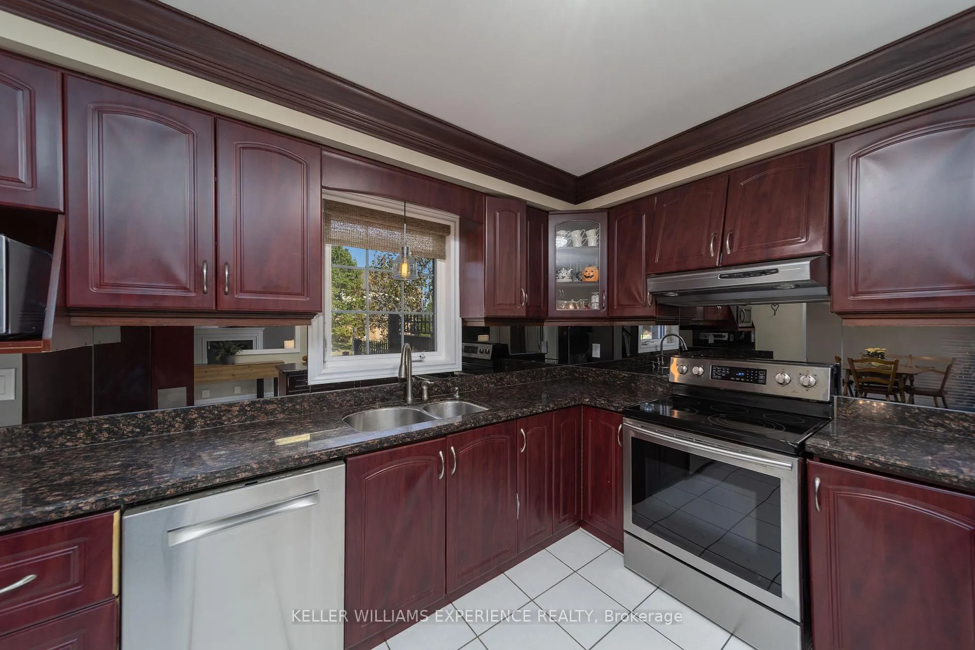 Photo 8 of 175 Hanmer Street W, Barrie, West Bayfield — HOMEH