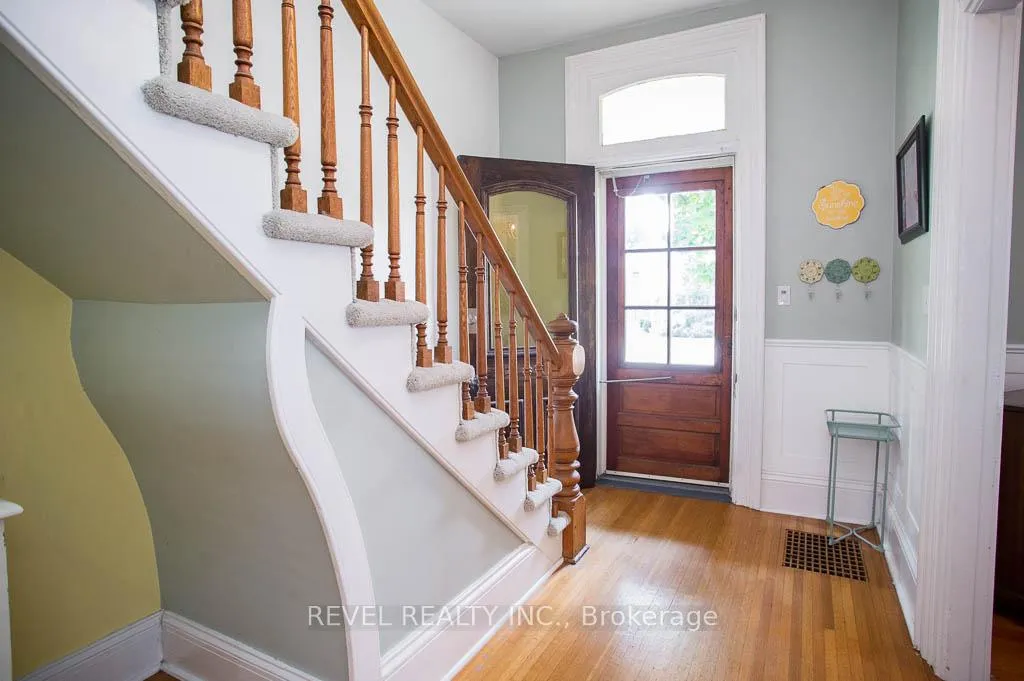 Photo 4 of 386 Maple Avenue S, Brant, Burford — HOMEH