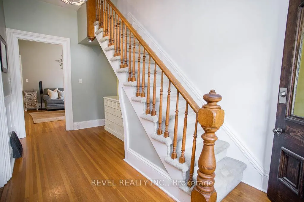 Photo 5 of 386 Maple Avenue S, Brant, Burford — HOMEH