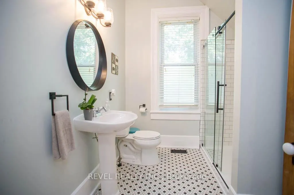 Photo 17 of 386 Maple Avenue S, Brant, Burford — HOMEH