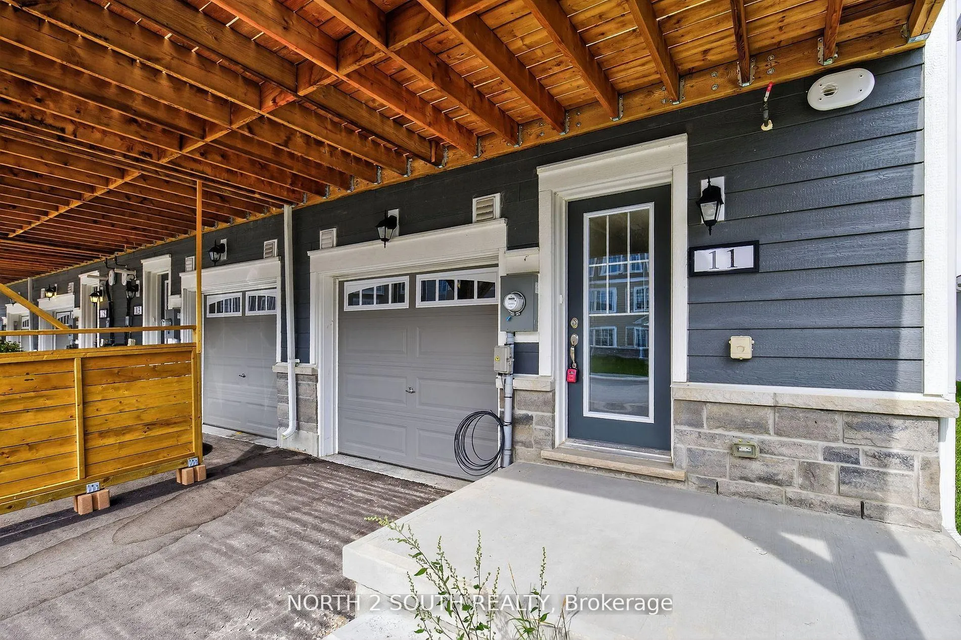 Photo 2 of 11 Lana Circle, Wasaga Beach — HOMEH