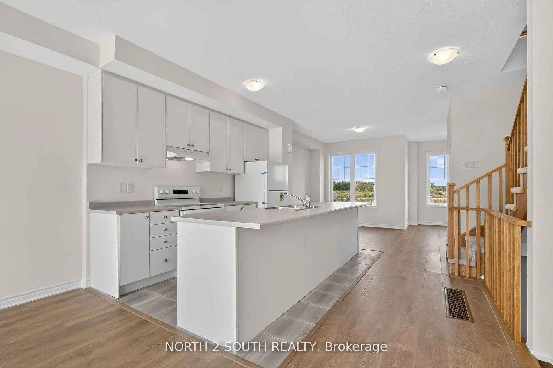 Photo 9 of 11 Lana Circle, Wasaga Beach — HOMEH