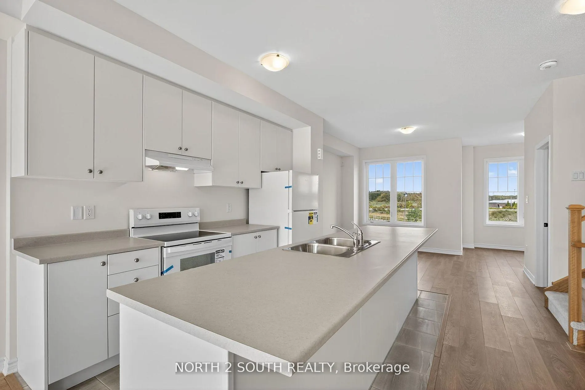 Photo 10 of 11 Lana Circle, Wasaga Beach — HOMEH