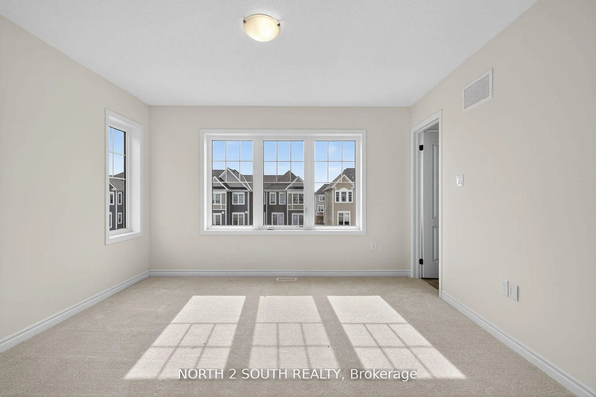 Photo 18 of 11 Lana Circle, Wasaga Beach — HOMEH