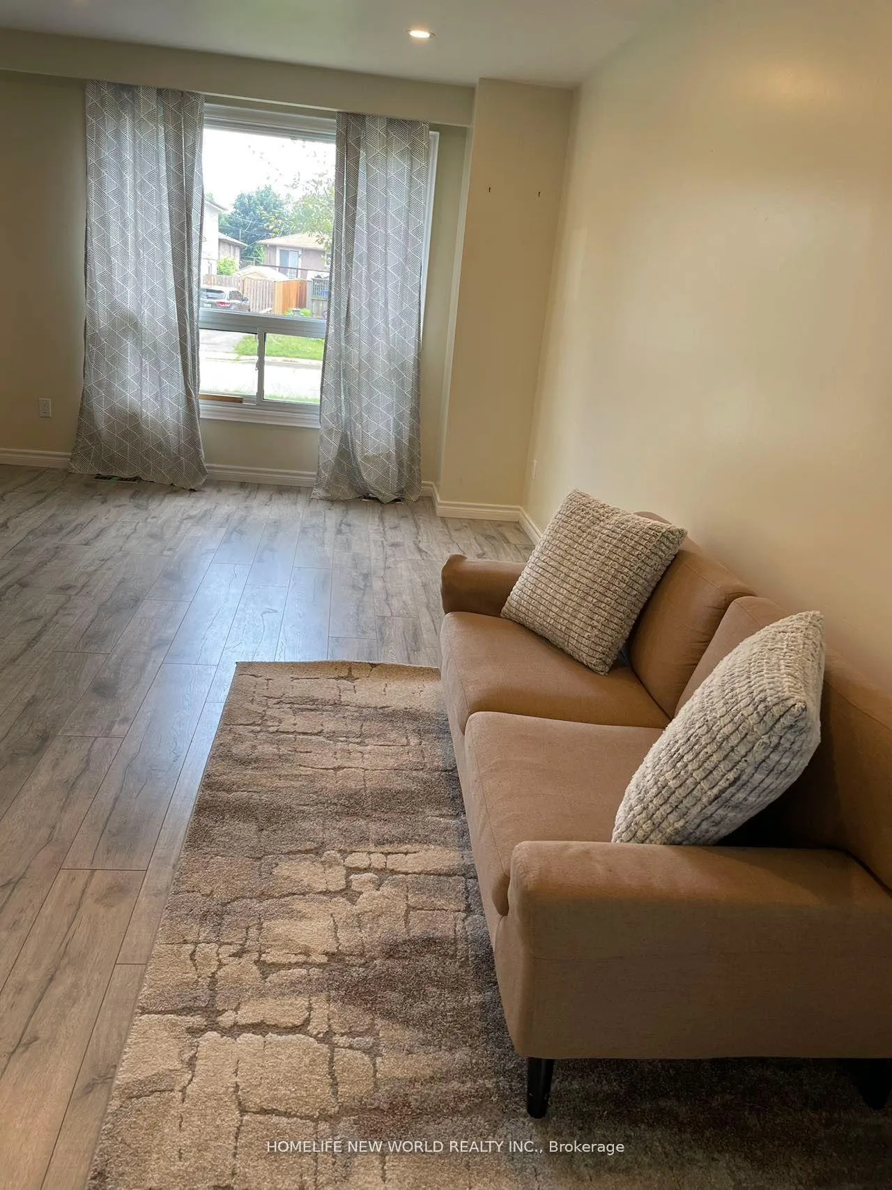 Photo 2 of 862 Hillcrest Road, Pickering, West Shore — HOMEH