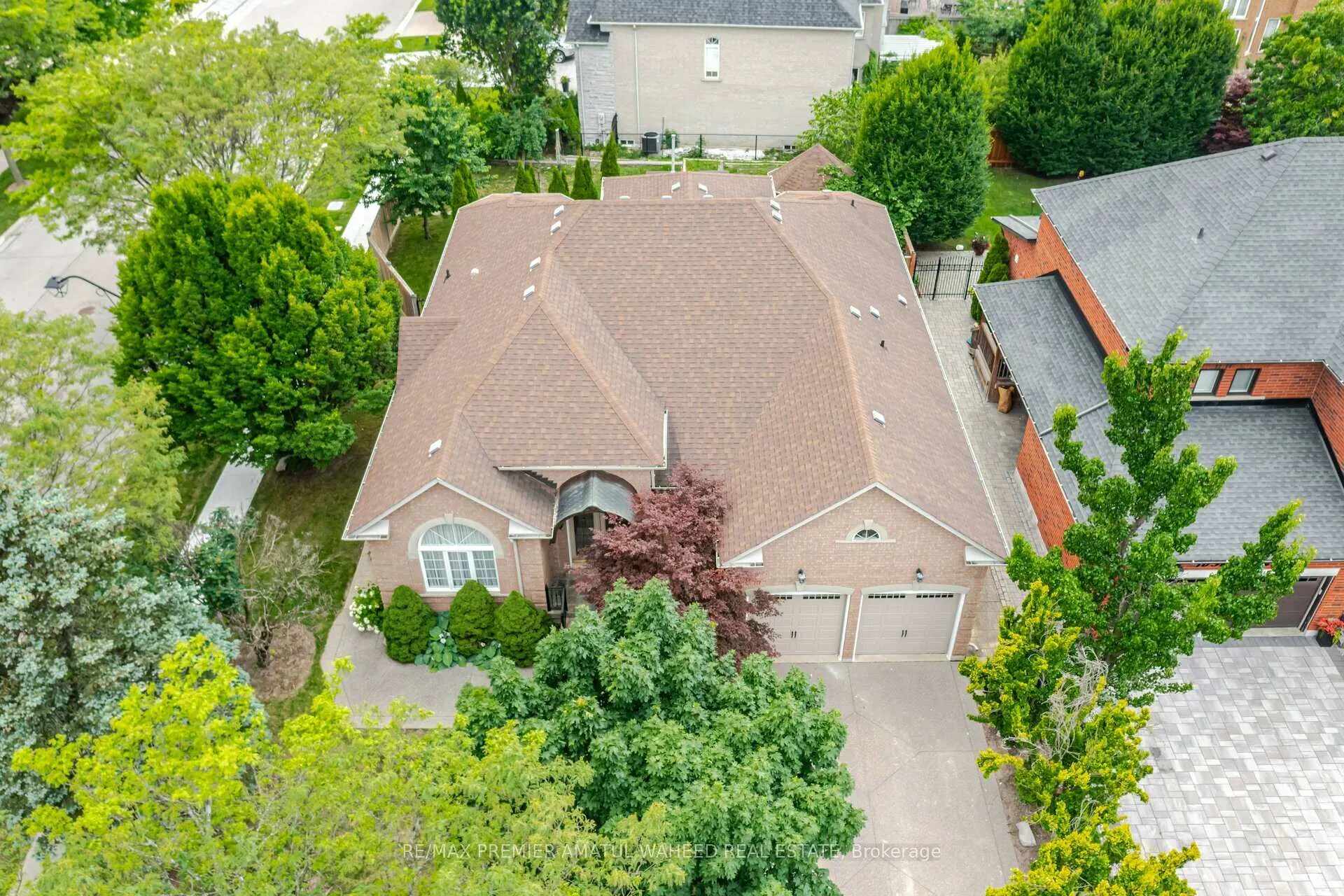 Photo 1 of 2 Polo Crescent, Vaughan, East Woodbridge — HOMEH