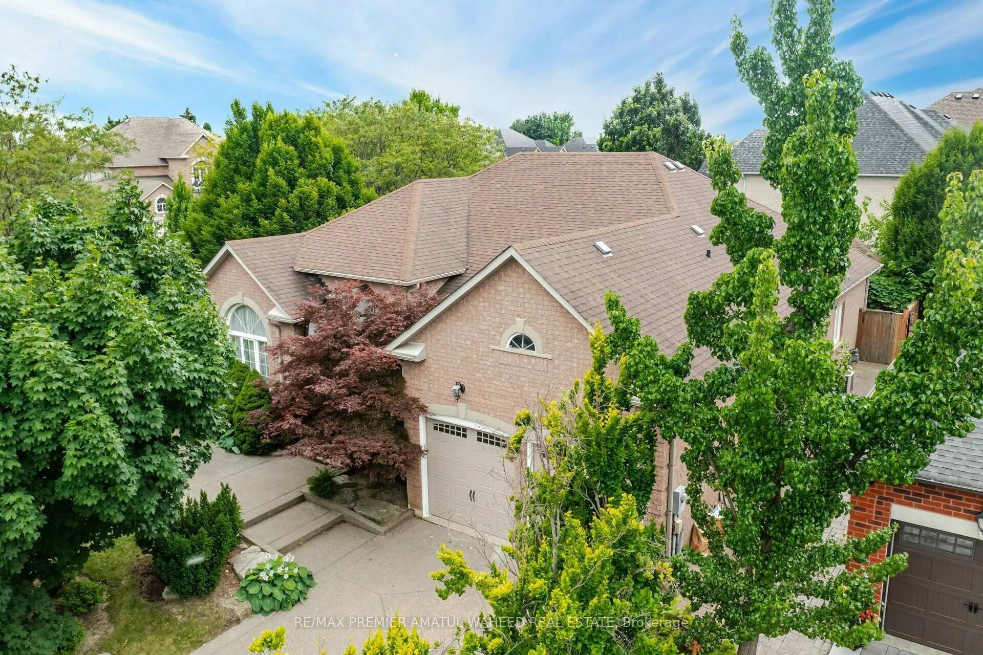 Photo 2 of 2 Polo Crescent, Vaughan, East Woodbridge — HOMEH