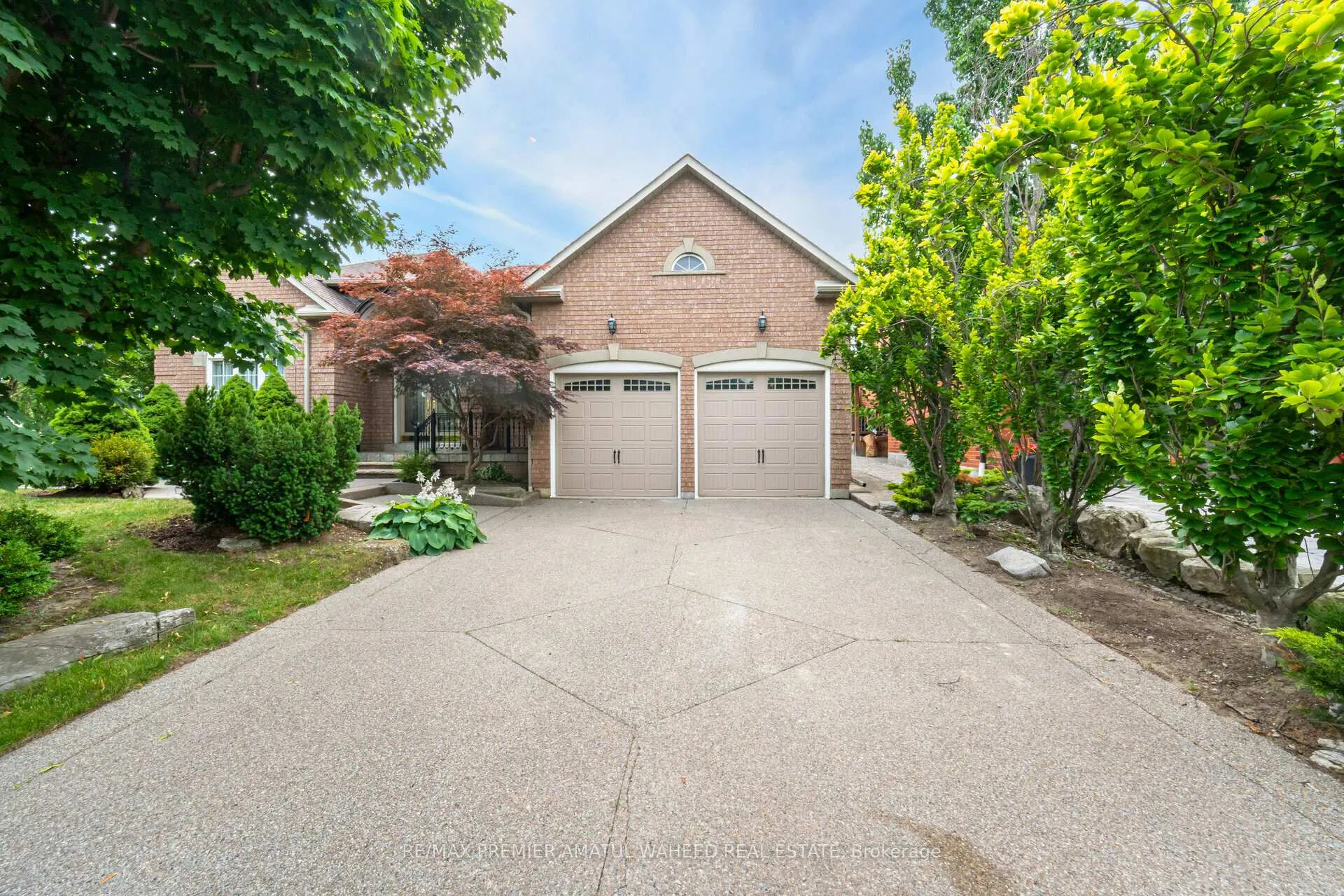 Photo 4 of 2 Polo Crescent, Vaughan, East Woodbridge — HOMEH