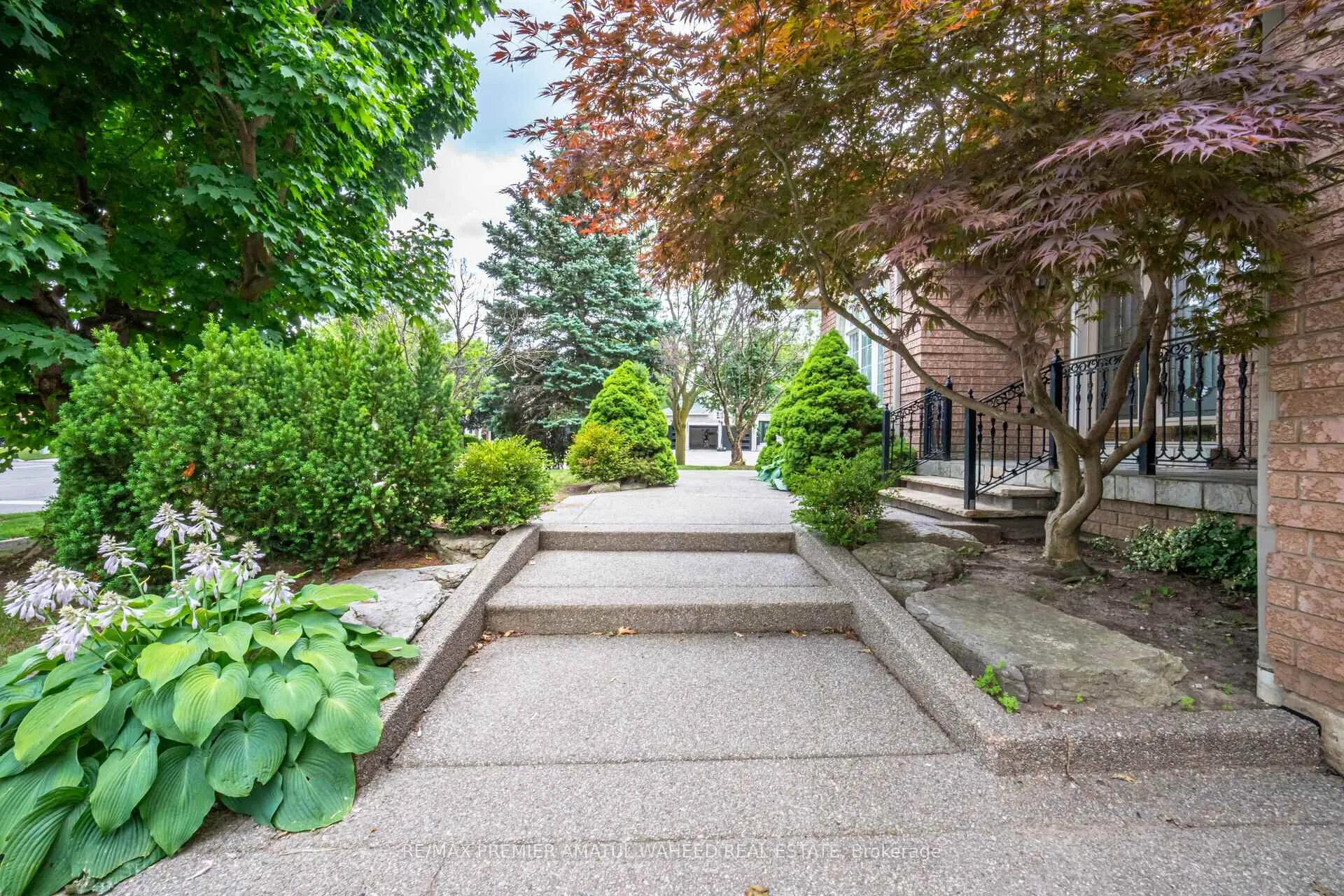 Photo 5 of 2 Polo Crescent, Vaughan, East Woodbridge — HOMEH