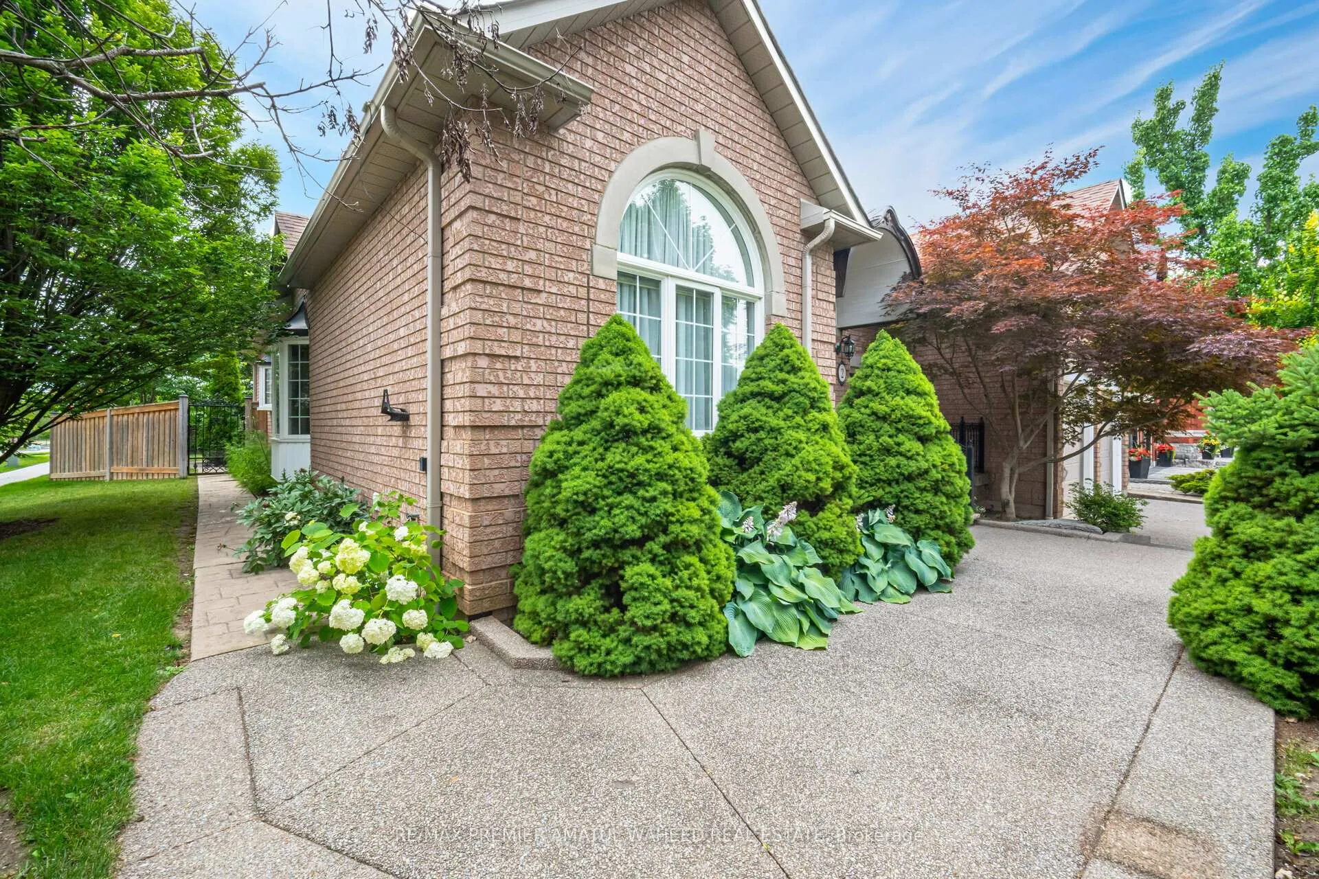 Photo 6 of 2 Polo Crescent, Vaughan, East Woodbridge — HOMEH