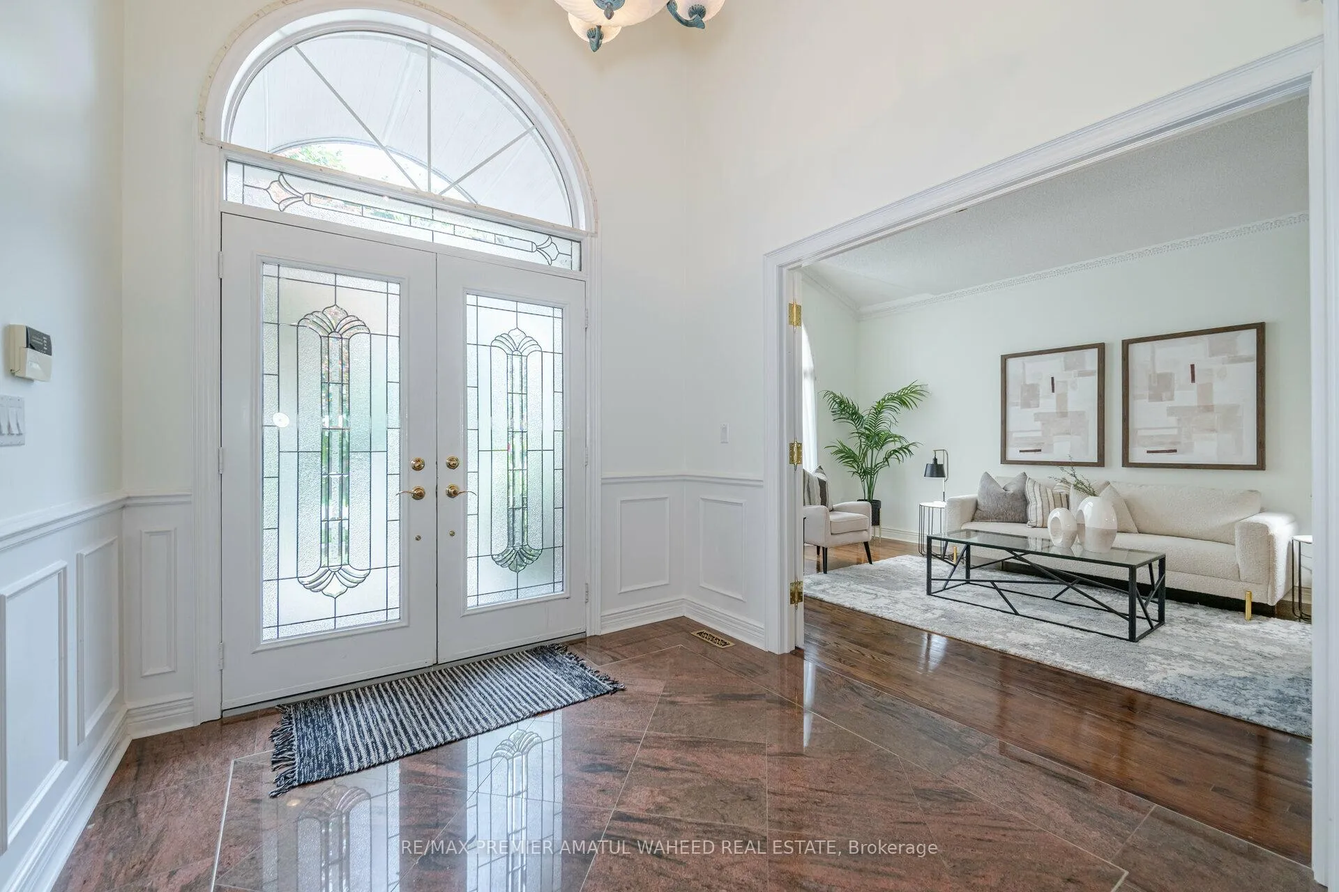 Photo 7 of 2 Polo Crescent, Vaughan, East Woodbridge — HOMEH