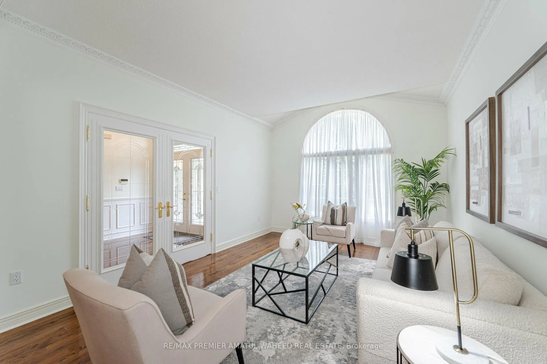 Photo 9 of 2 Polo Crescent, Vaughan, East Woodbridge — HOMEH