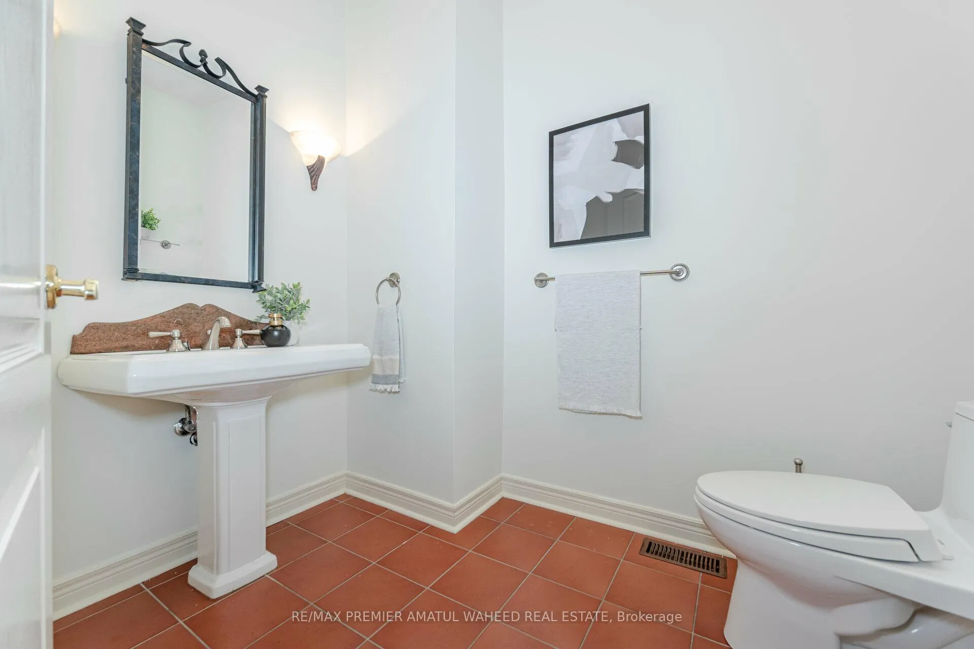 Photo 18 of 2 Polo Crescent, Vaughan, East Woodbridge — HOMEH