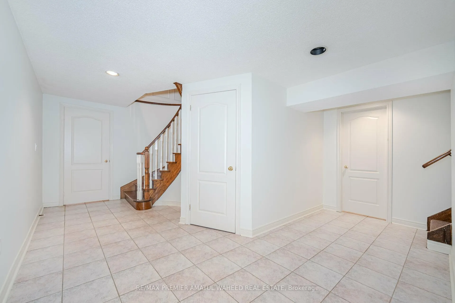 Photo 28 of 2 Polo Crescent, Vaughan, East Woodbridge — HOMEH