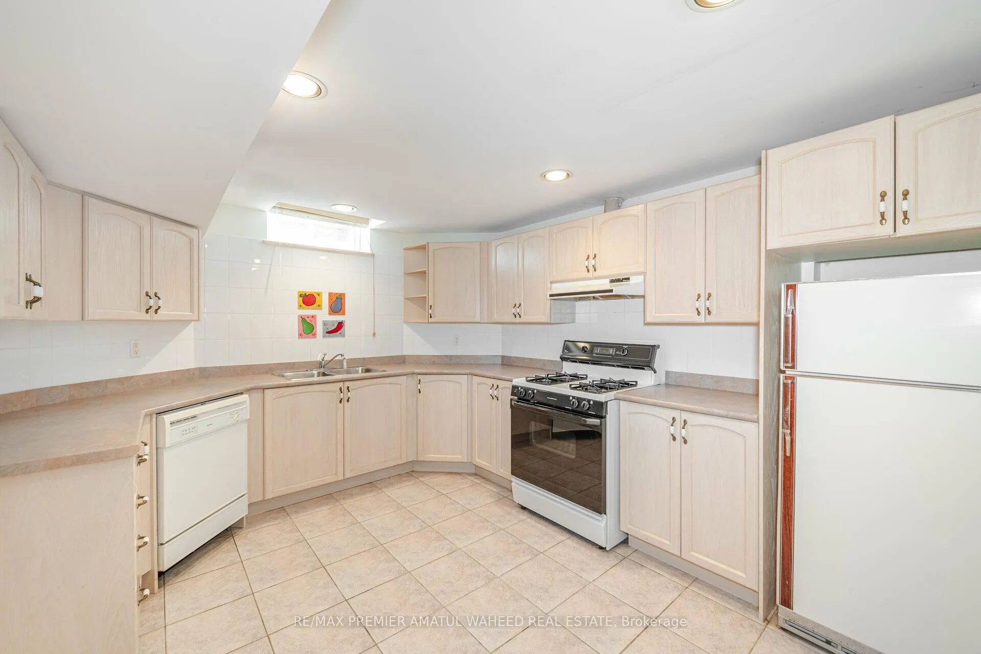 Photo 30 of 2 Polo Crescent, Vaughan, East Woodbridge — HOMEH