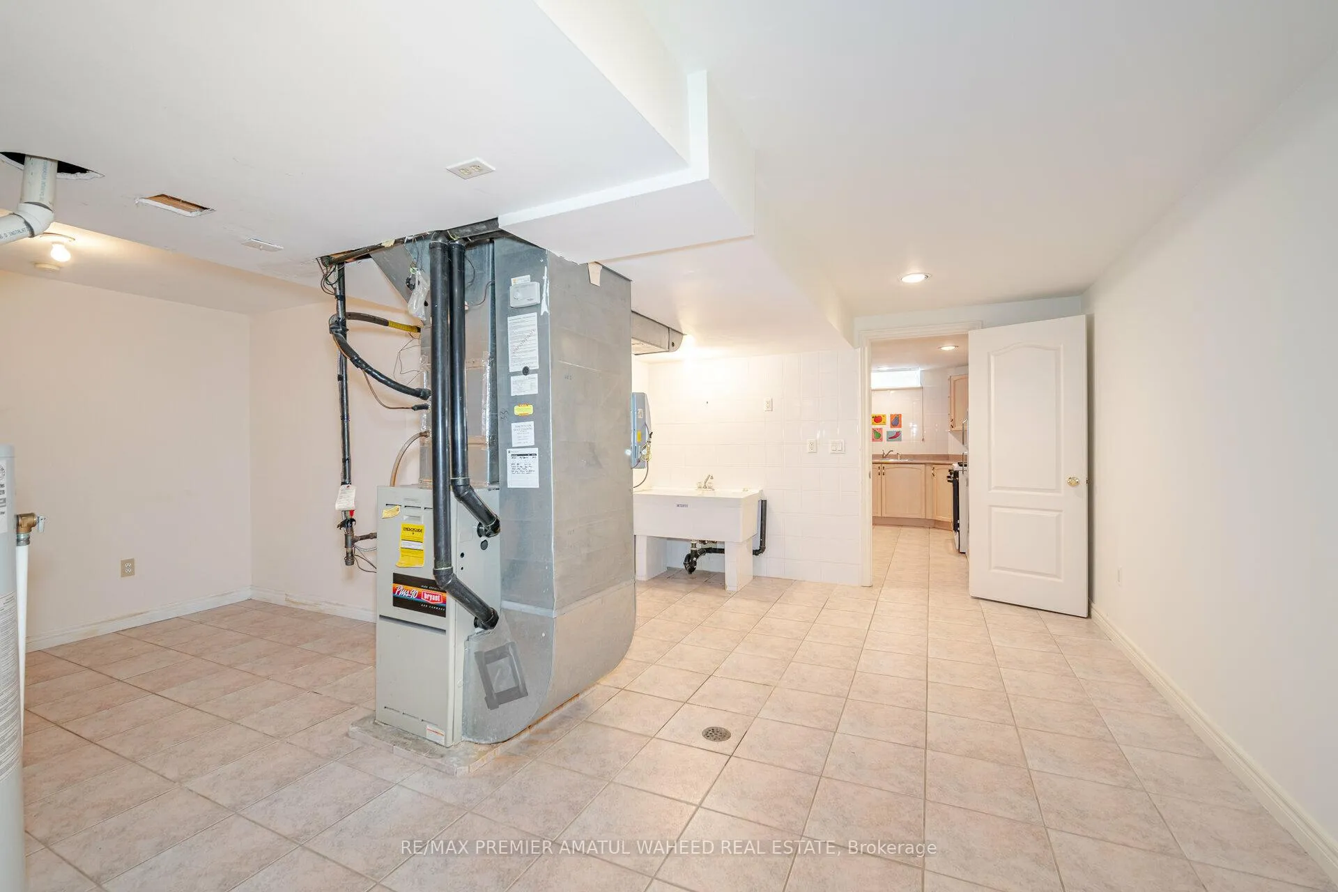 Photo 33 of 2 Polo Crescent, Vaughan, East Woodbridge — HOMEH
