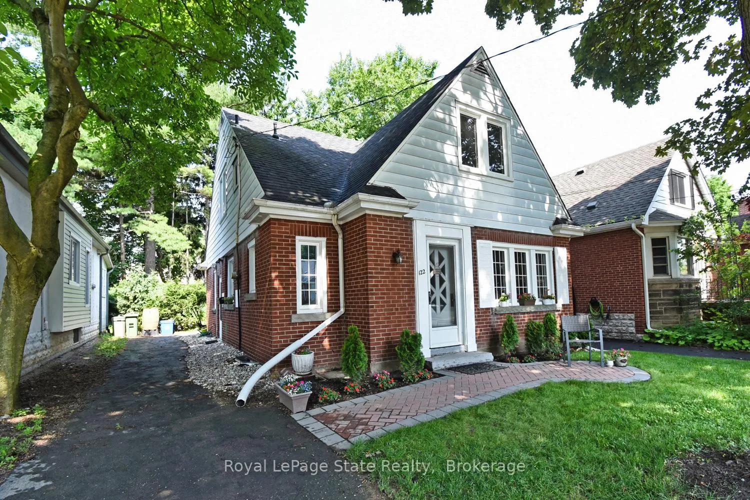 Photo 1 of 122 Haddon Avenue S, Hamilton, Ainslie Wood — HOMEH