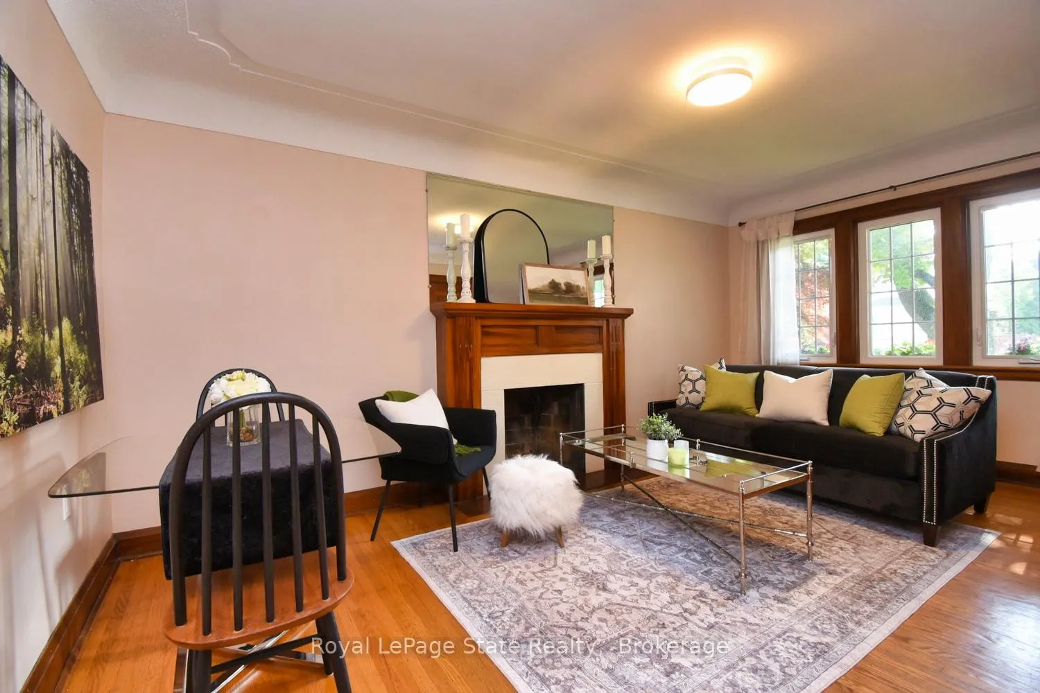 Photo 2 of 122 Haddon Avenue S, Hamilton, Ainslie Wood — HOMEH