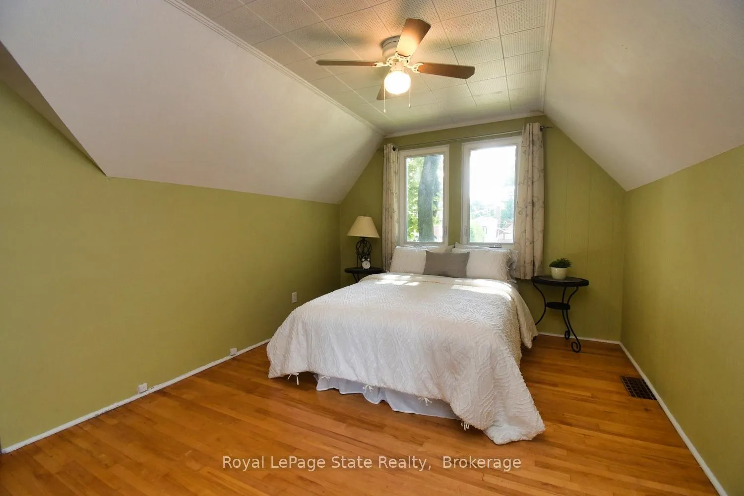 Photo 7 of 122 Haddon Avenue S, Hamilton, Ainslie Wood — HOMEH