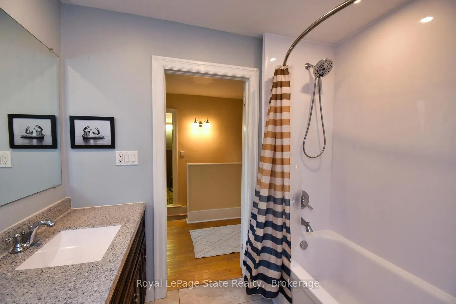 Photo 8 of 122 Haddon Avenue S, Hamilton, Ainslie Wood — HOMEH