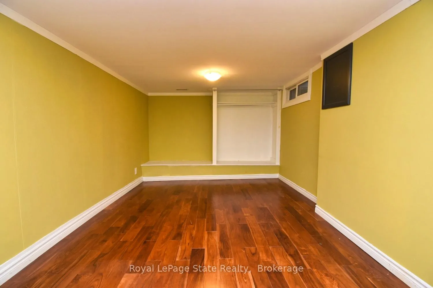 Photo 9 of 122 Haddon Avenue S, Hamilton, Ainslie Wood — HOMEH