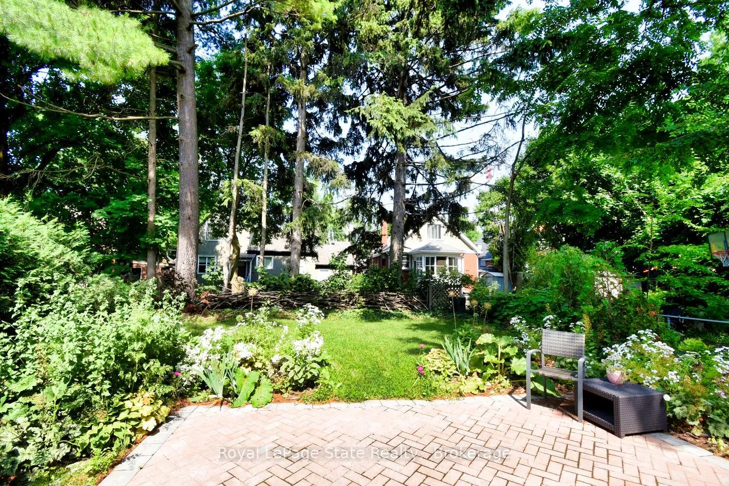 Photo 10 of 122 Haddon Avenue S, Hamilton, Ainslie Wood — HOMEH
