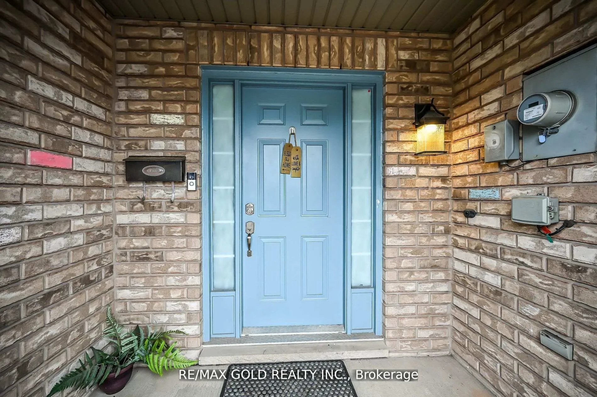 Photo 5 of 56 Meadow Wood Crescent, Hamilton, Stoney Creek Mountain — HOMEH