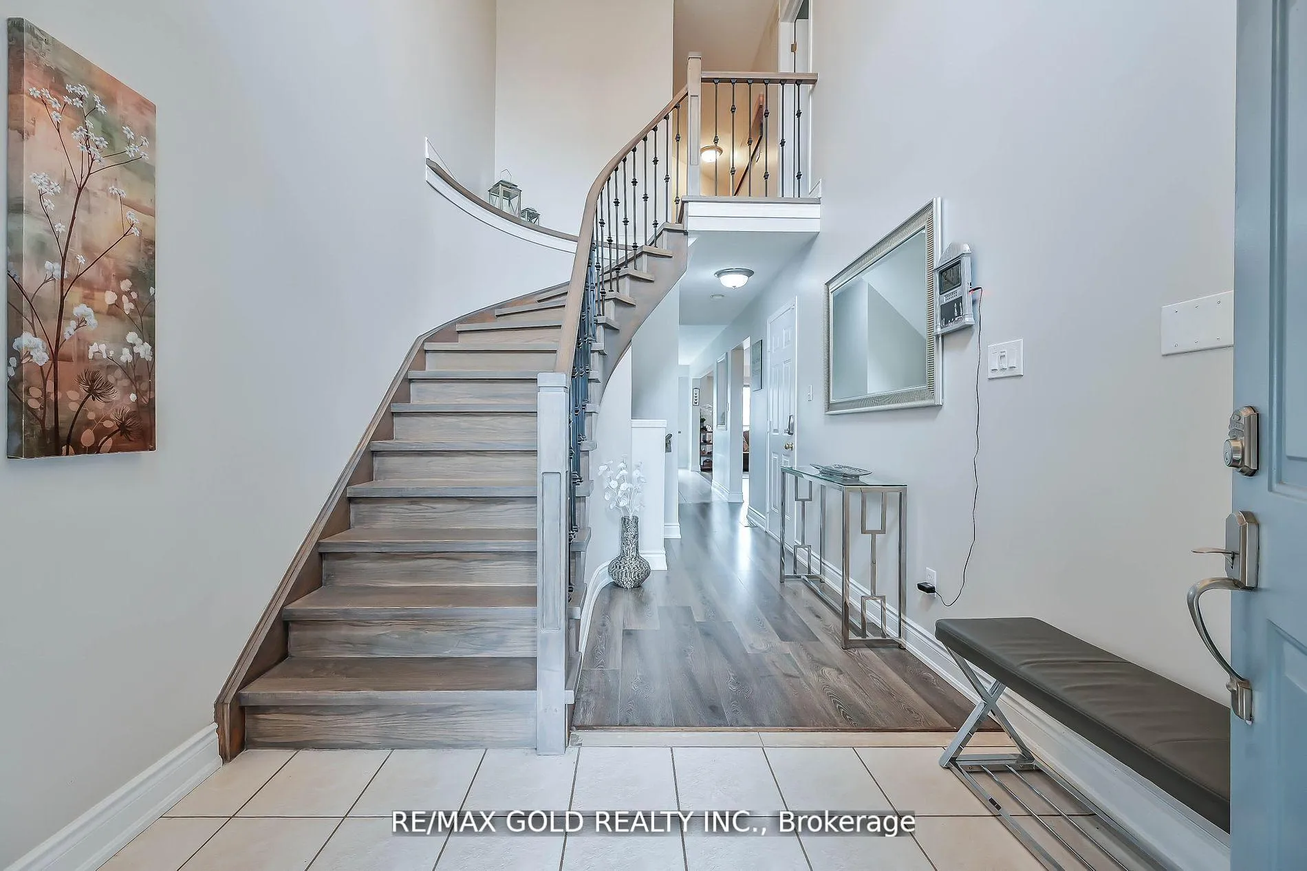 Photo 7 of 56 Meadow Wood Crescent, Hamilton, Stoney Creek Mountain — HOMEH