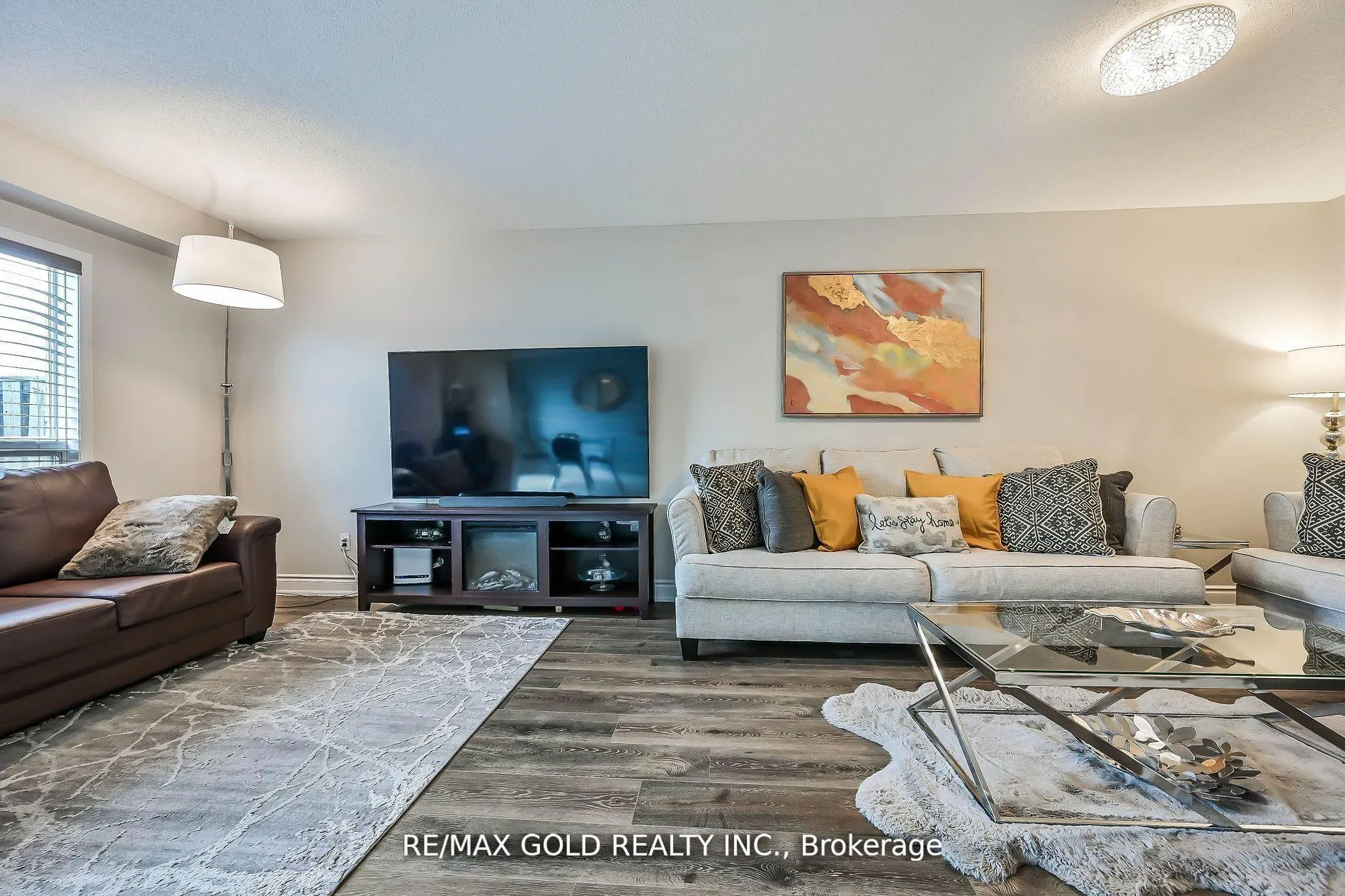 Photo 8 of 56 Meadow Wood Crescent, Hamilton, Stoney Creek Mountain — HOMEH
