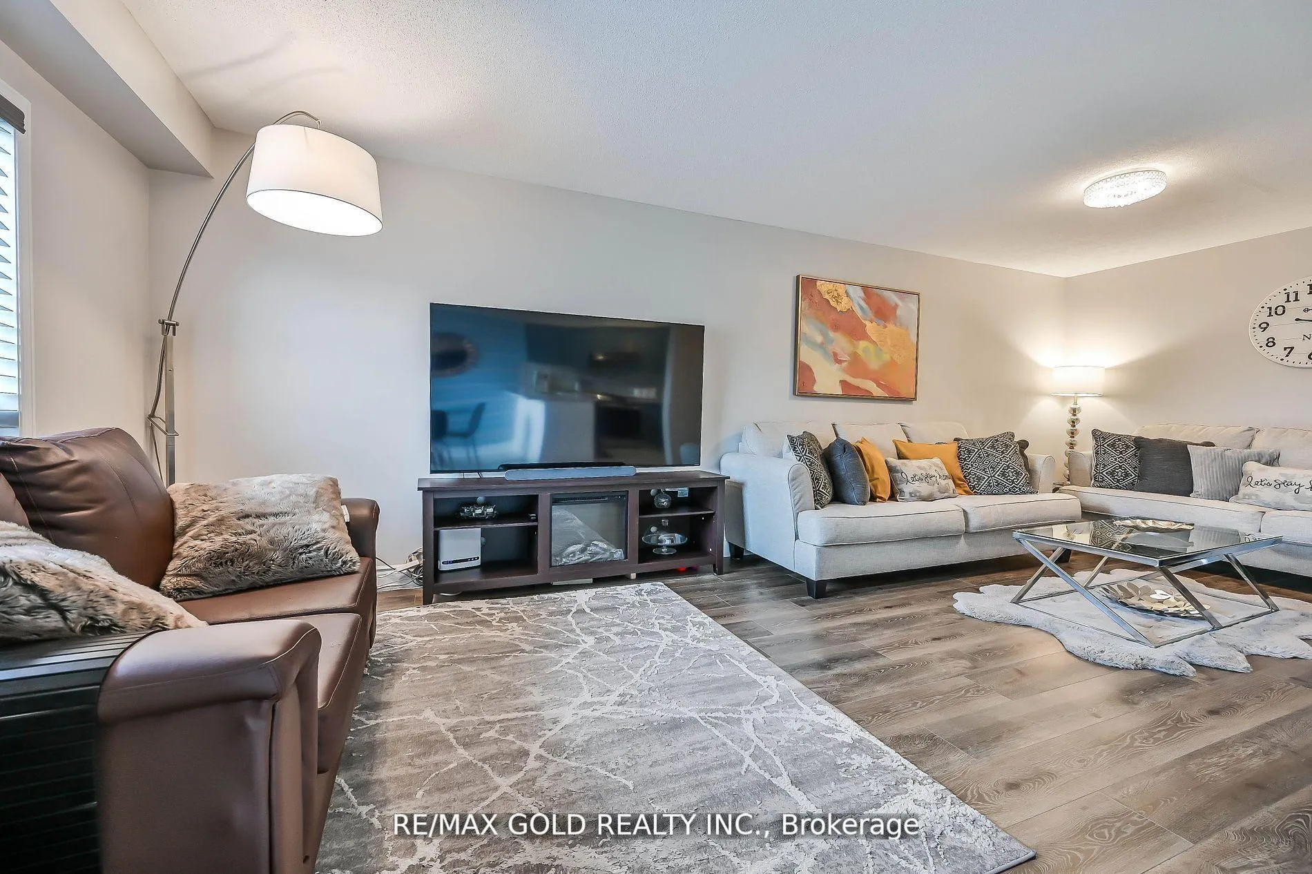 Photo 9 of 56 Meadow Wood Crescent, Hamilton, Stoney Creek Mountain — HOMEH