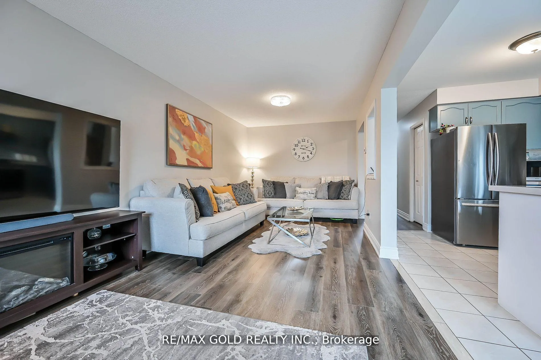 Photo 10 of 56 Meadow Wood Crescent, Hamilton, Stoney Creek Mountain — HOMEH