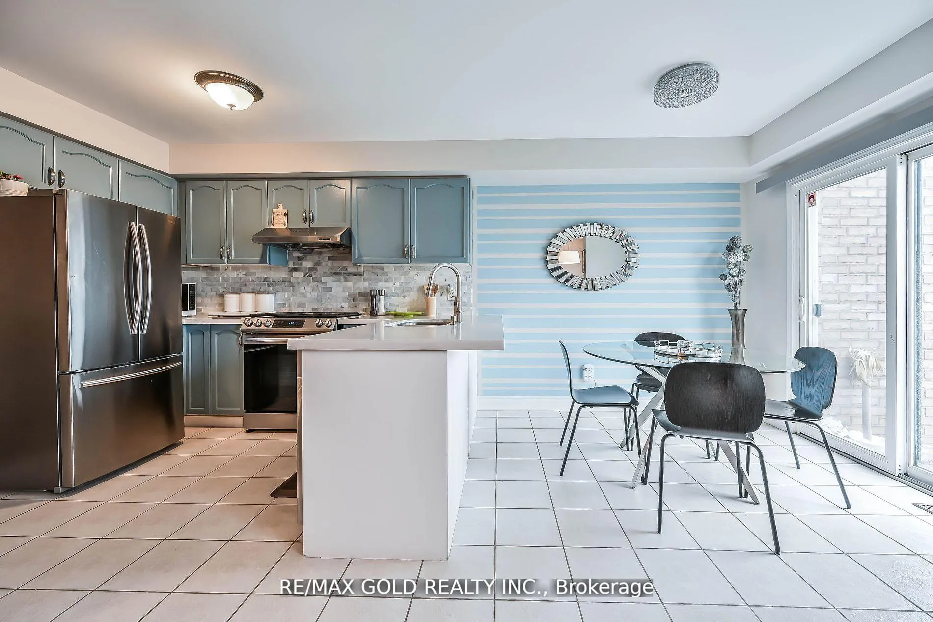 Photo 15 of 56 Meadow Wood Crescent, Hamilton, Stoney Creek Mountain — HOMEH