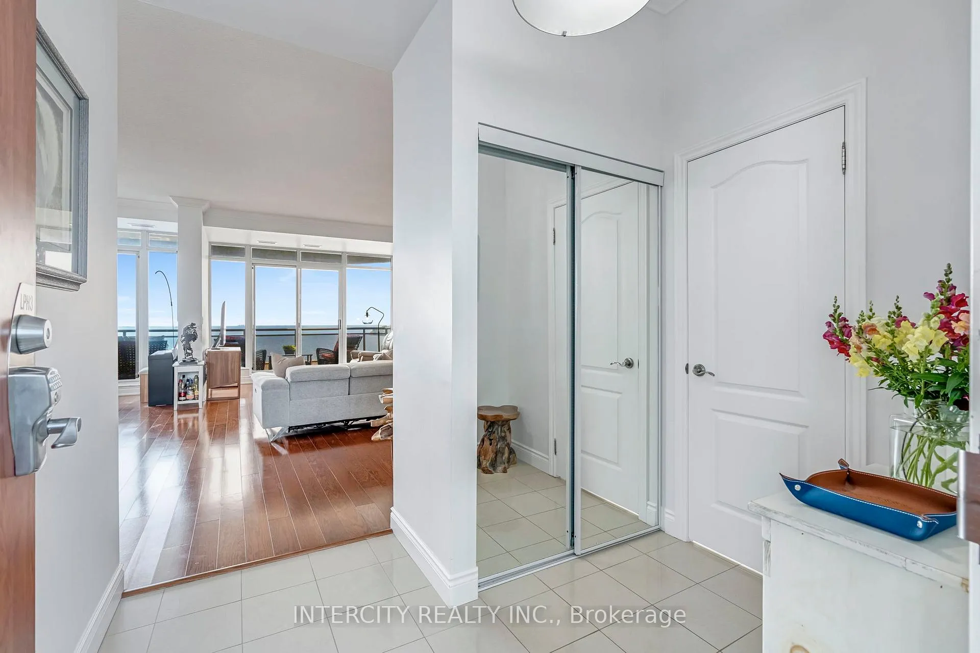 Photo 2 of Unit LPH03, 699 Aberdeen Boulevard, Midland — HOMEH