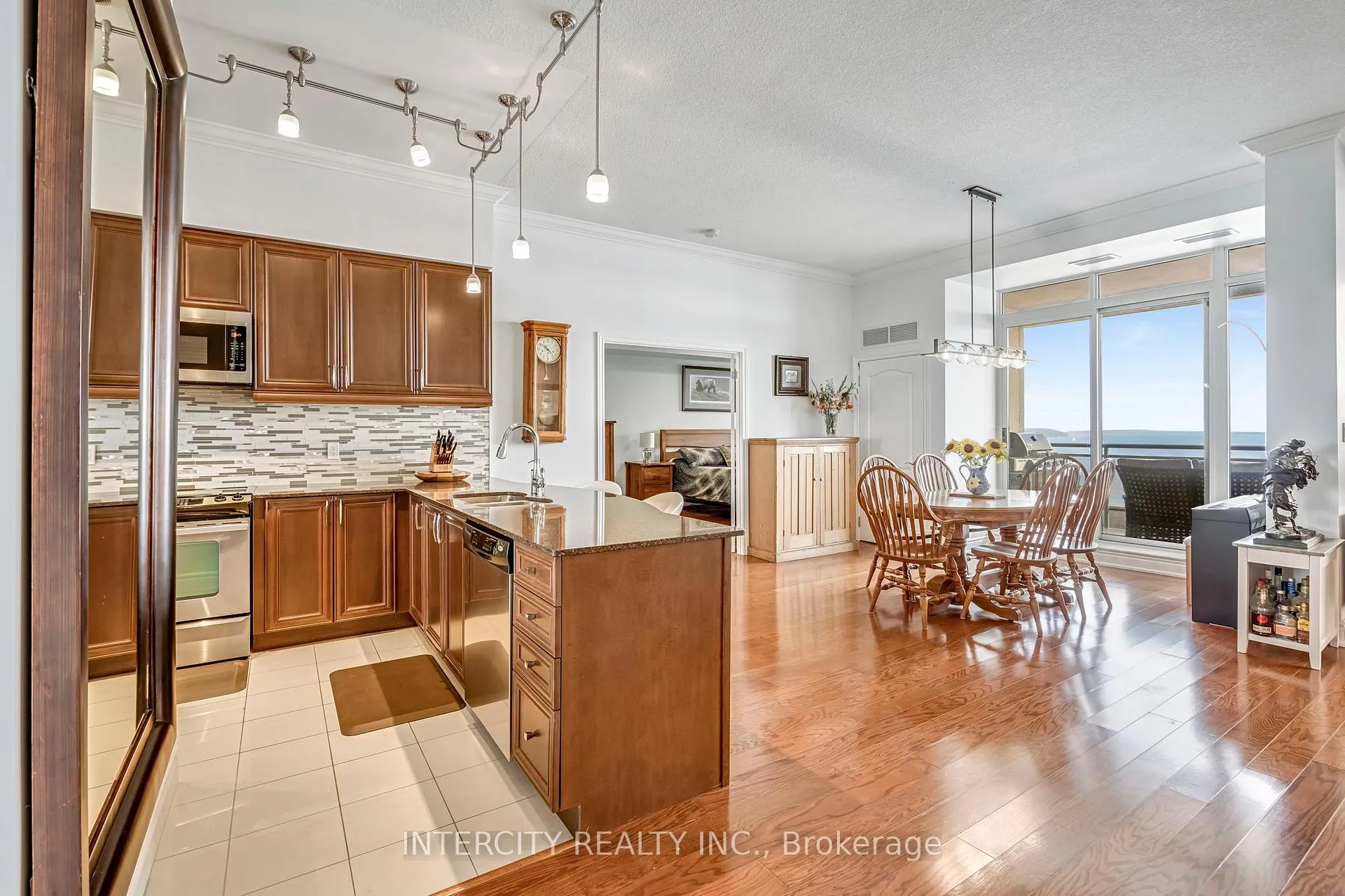 Photo 6 of Unit LPH03, 699 Aberdeen Boulevard, Midland — HOMEH