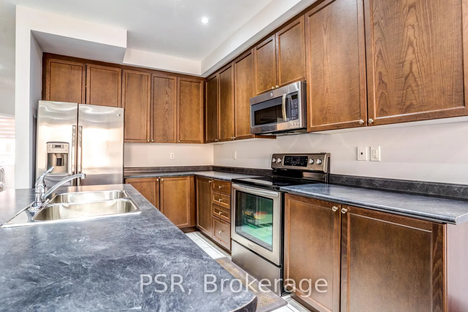 Photo 15 of 15 Quarrie Lane, Ajax, Northwest Ajax — HOMEH