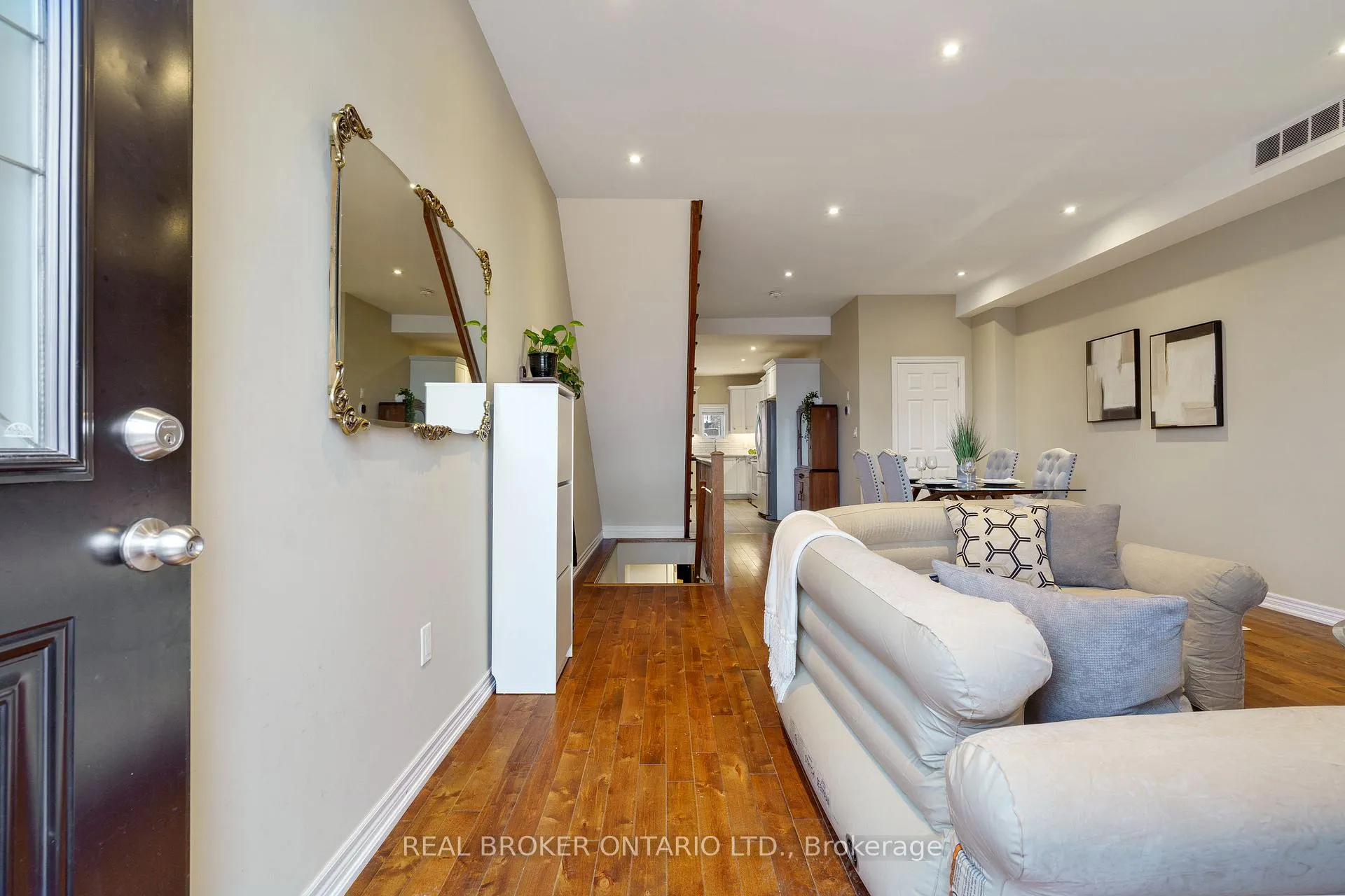 Photo 3 of 232 Wellington Street N, Hamilton, Beasley — HOMEH