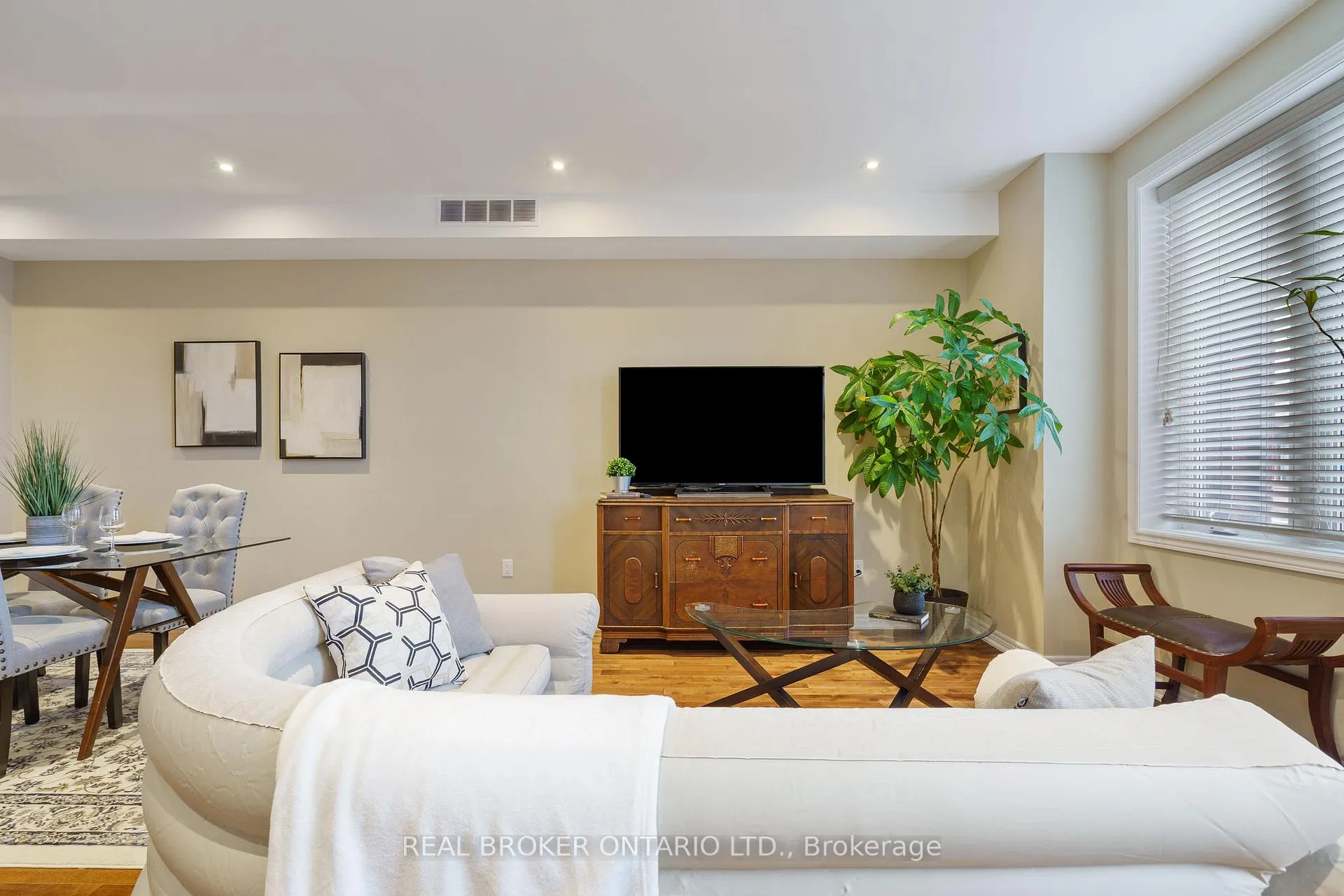 Photo 4 of 232 Wellington Street N, Hamilton, Beasley — HOMEH