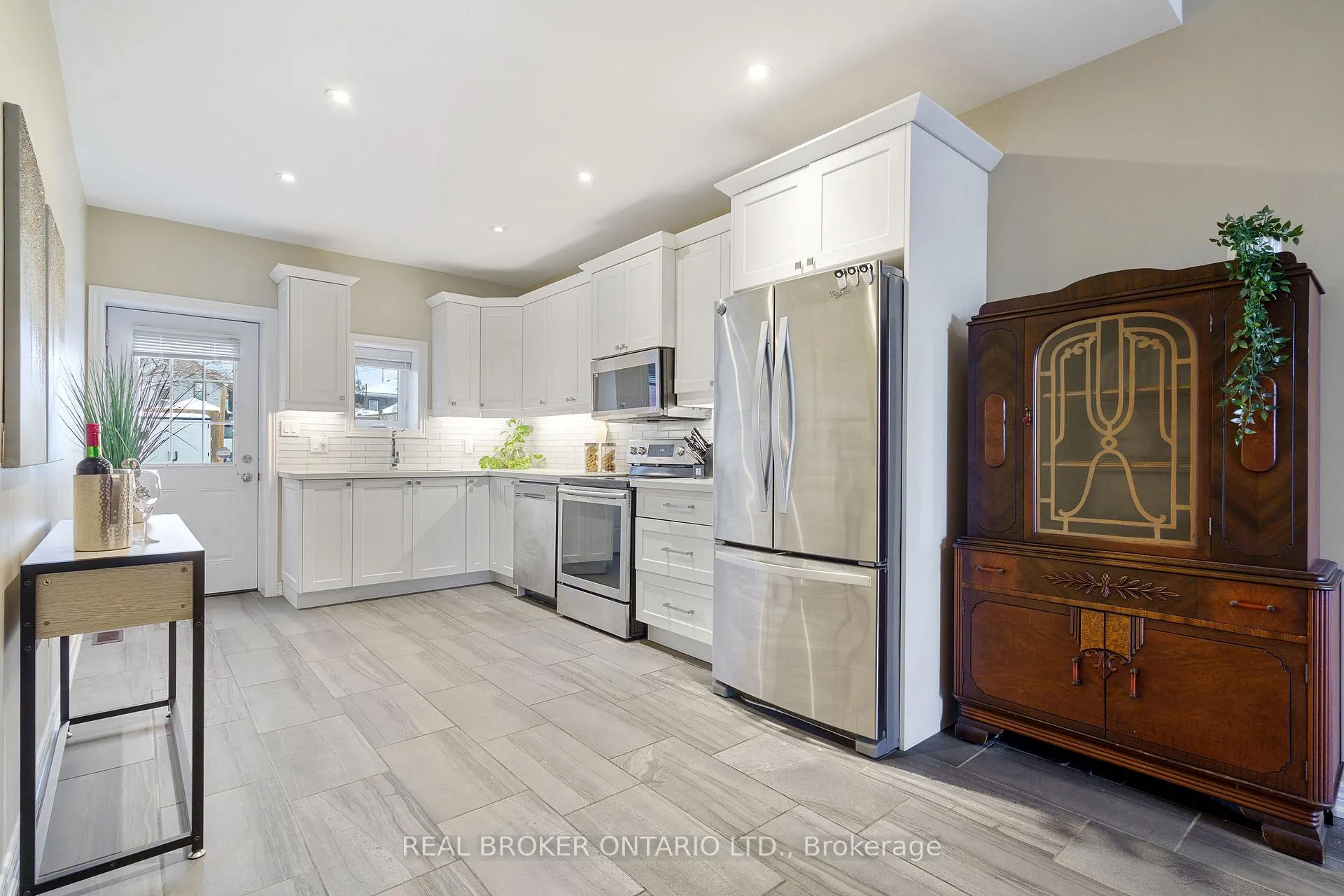 Photo 10 of 232 Wellington Street N, Hamilton, Beasley — HOMEH
