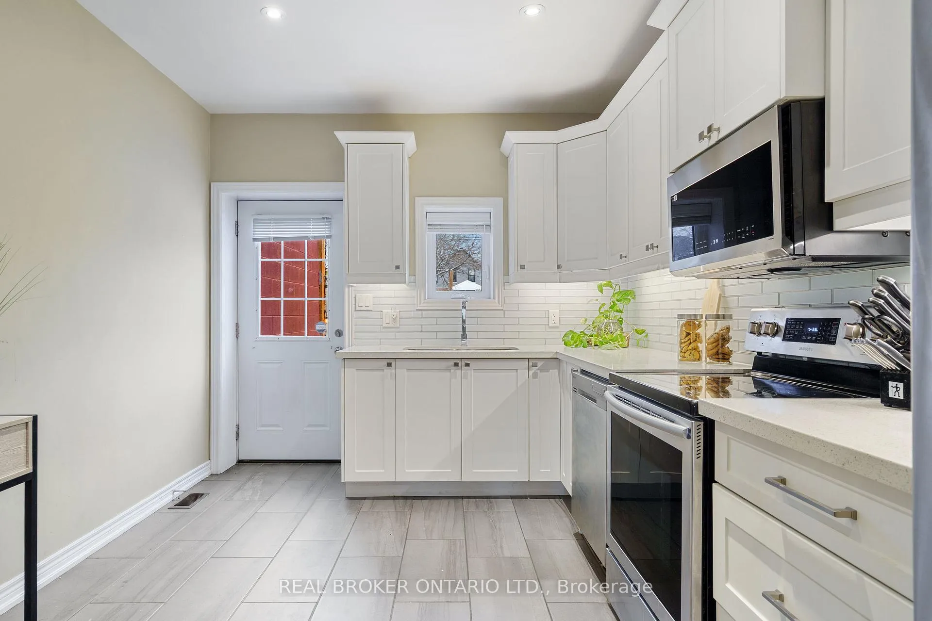 Photo 11 of 232 Wellington Street N, Hamilton, Beasley — HOMEH