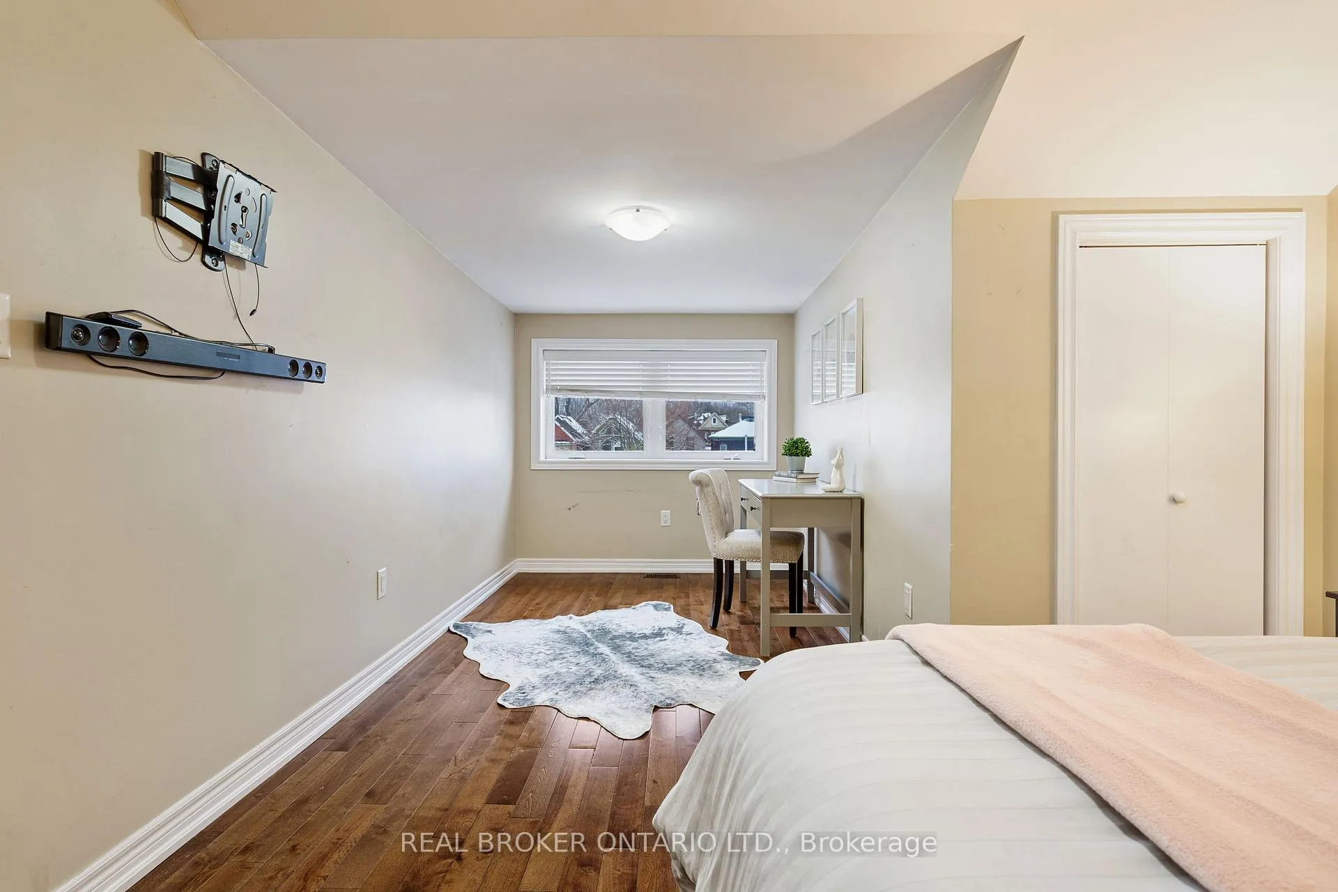 Photo 21 of 232 Wellington Street N, Hamilton, Beasley — HOMEH