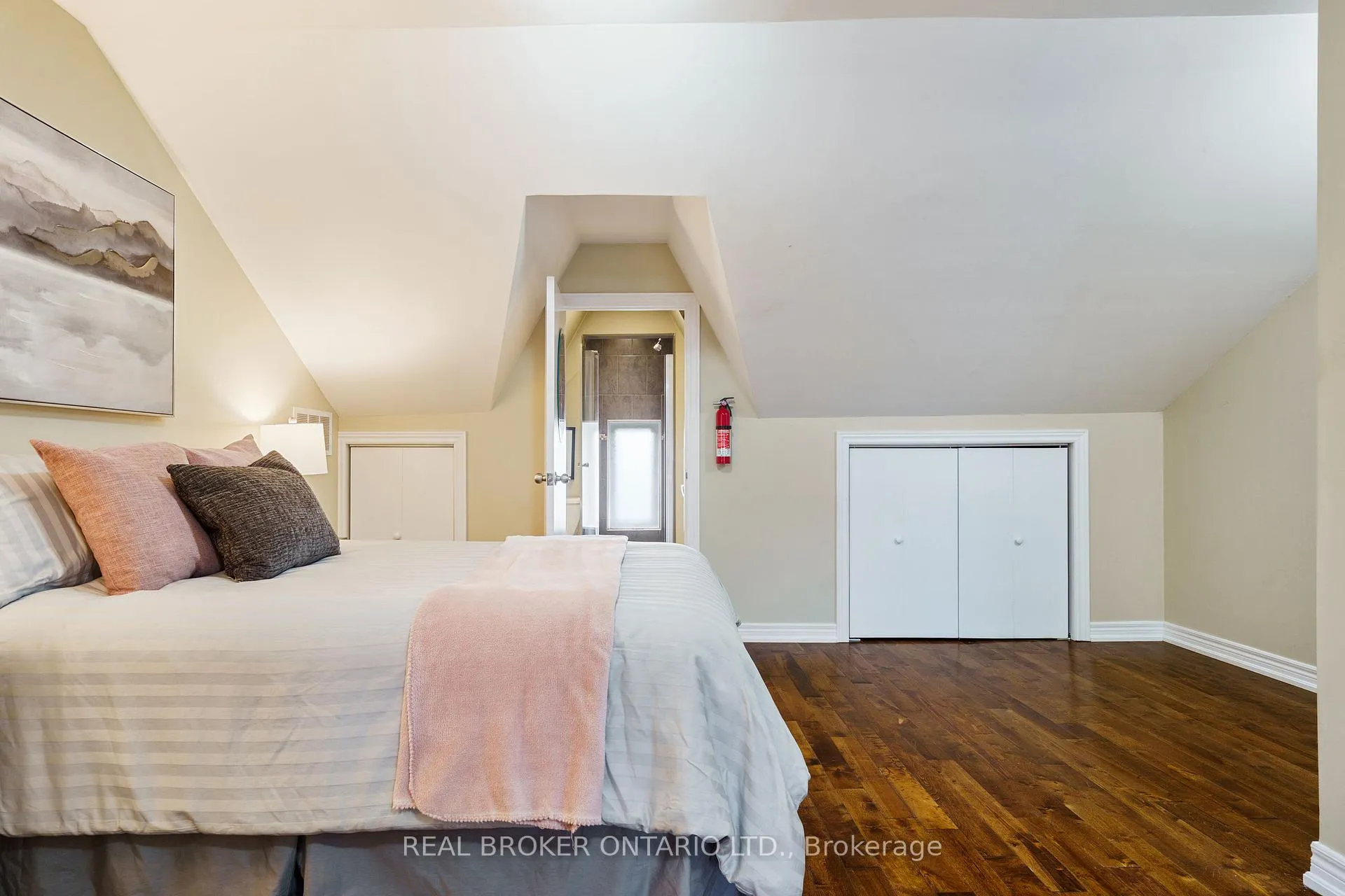 Photo 22 of 232 Wellington Street N, Hamilton, Beasley — HOMEH